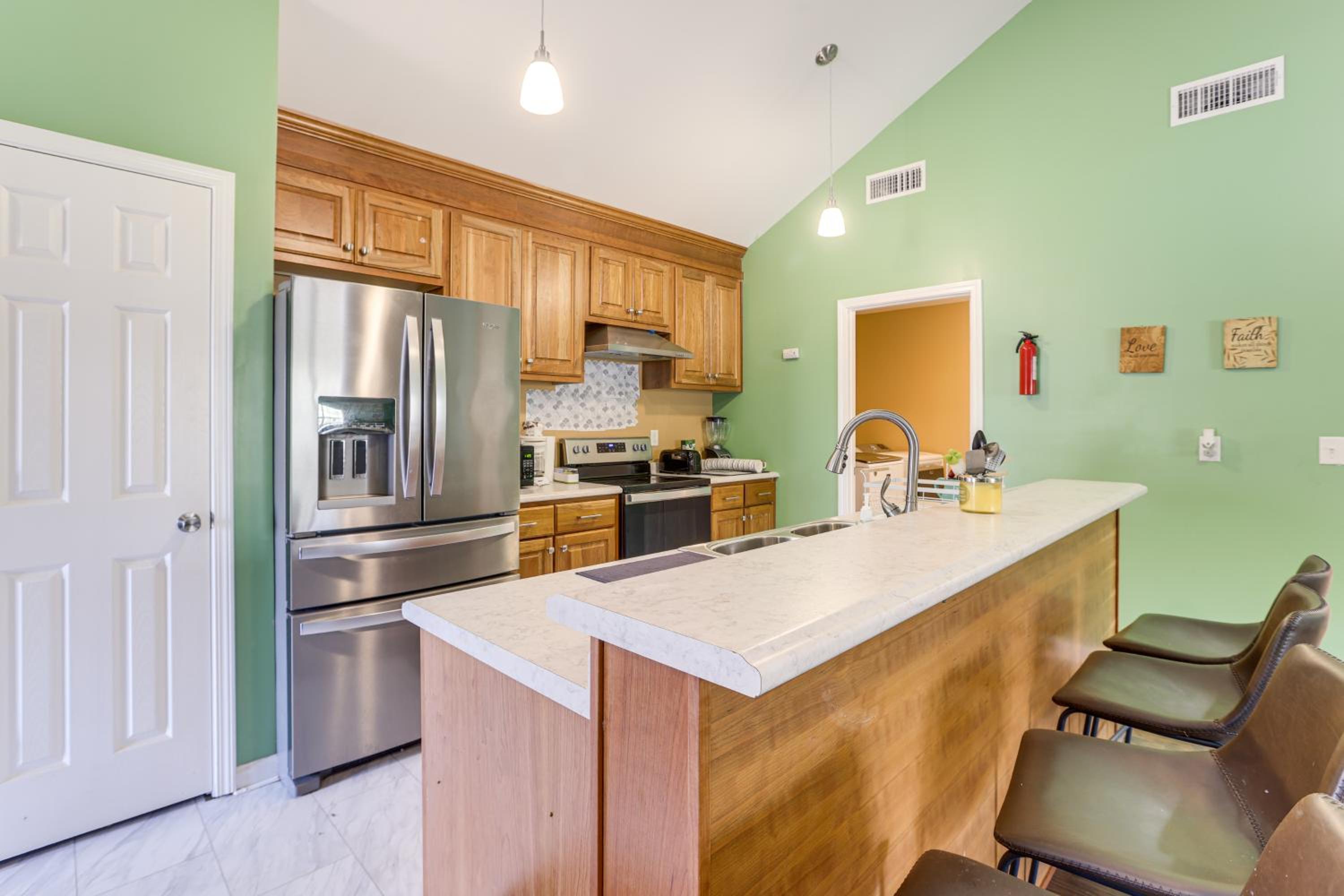Pets Welcome! Spacious Boligee Home with Yard