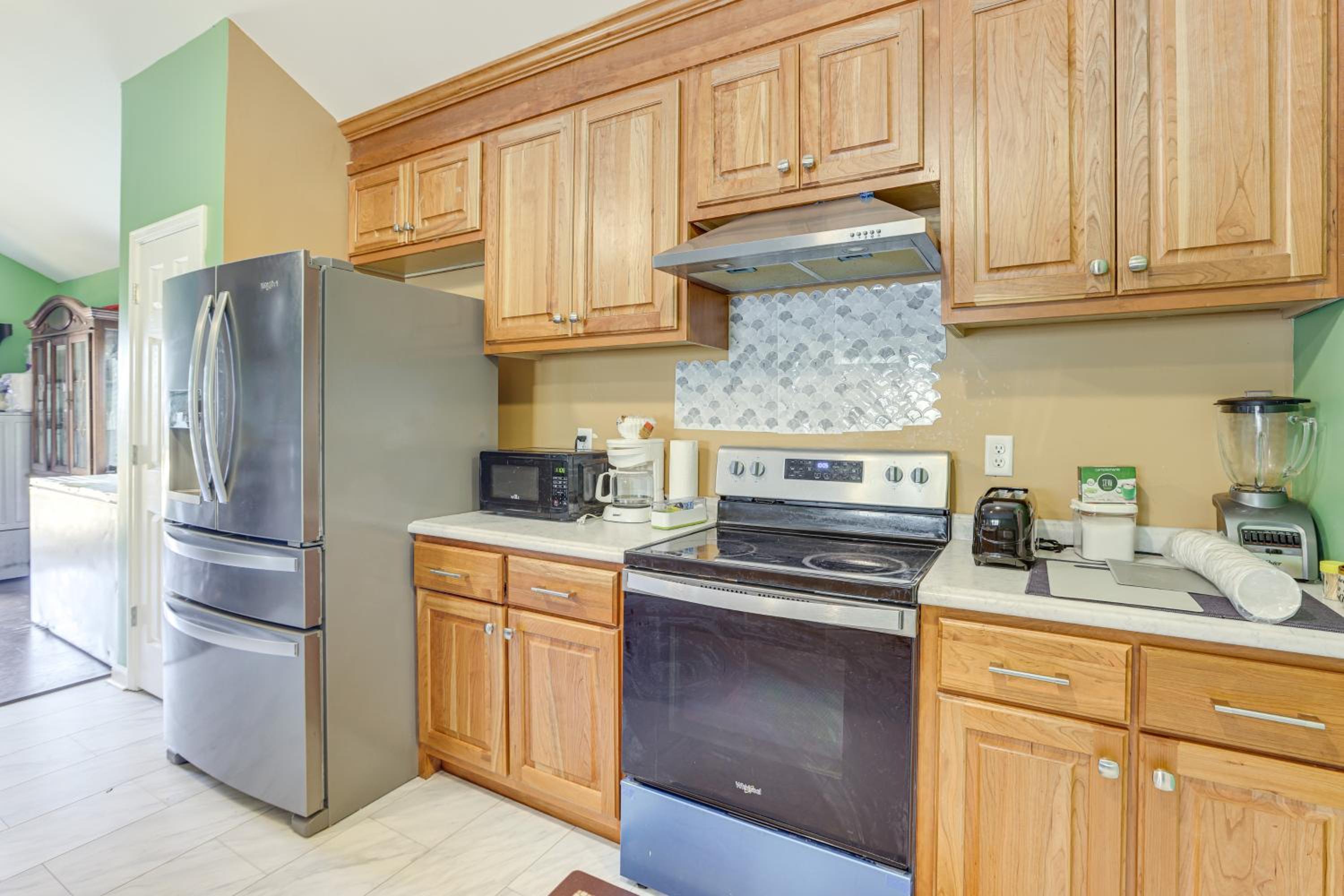 Pets Welcome! Spacious Boligee Home with Yard