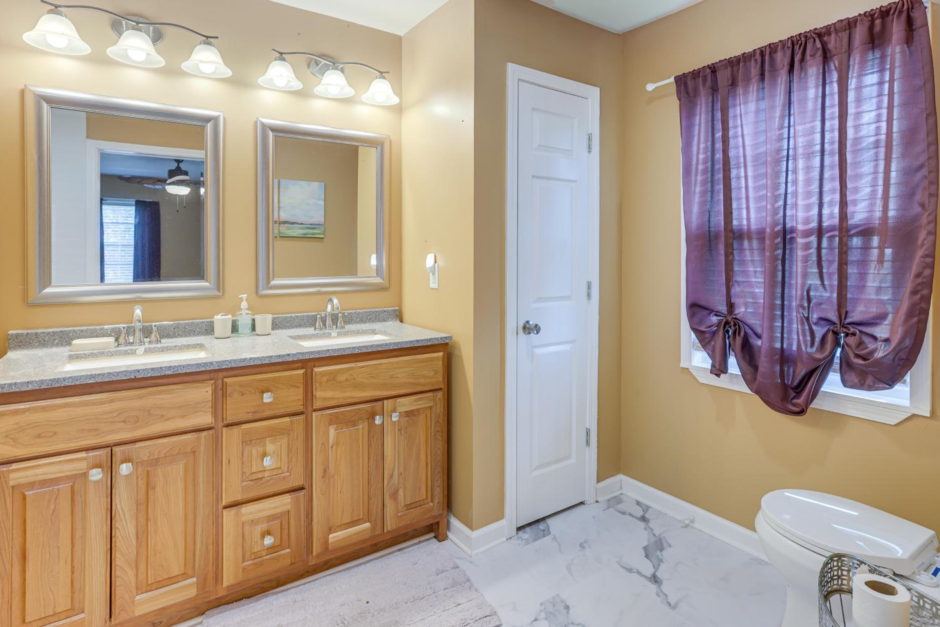 Pets Welcome! Spacious Boligee Home with Yard
