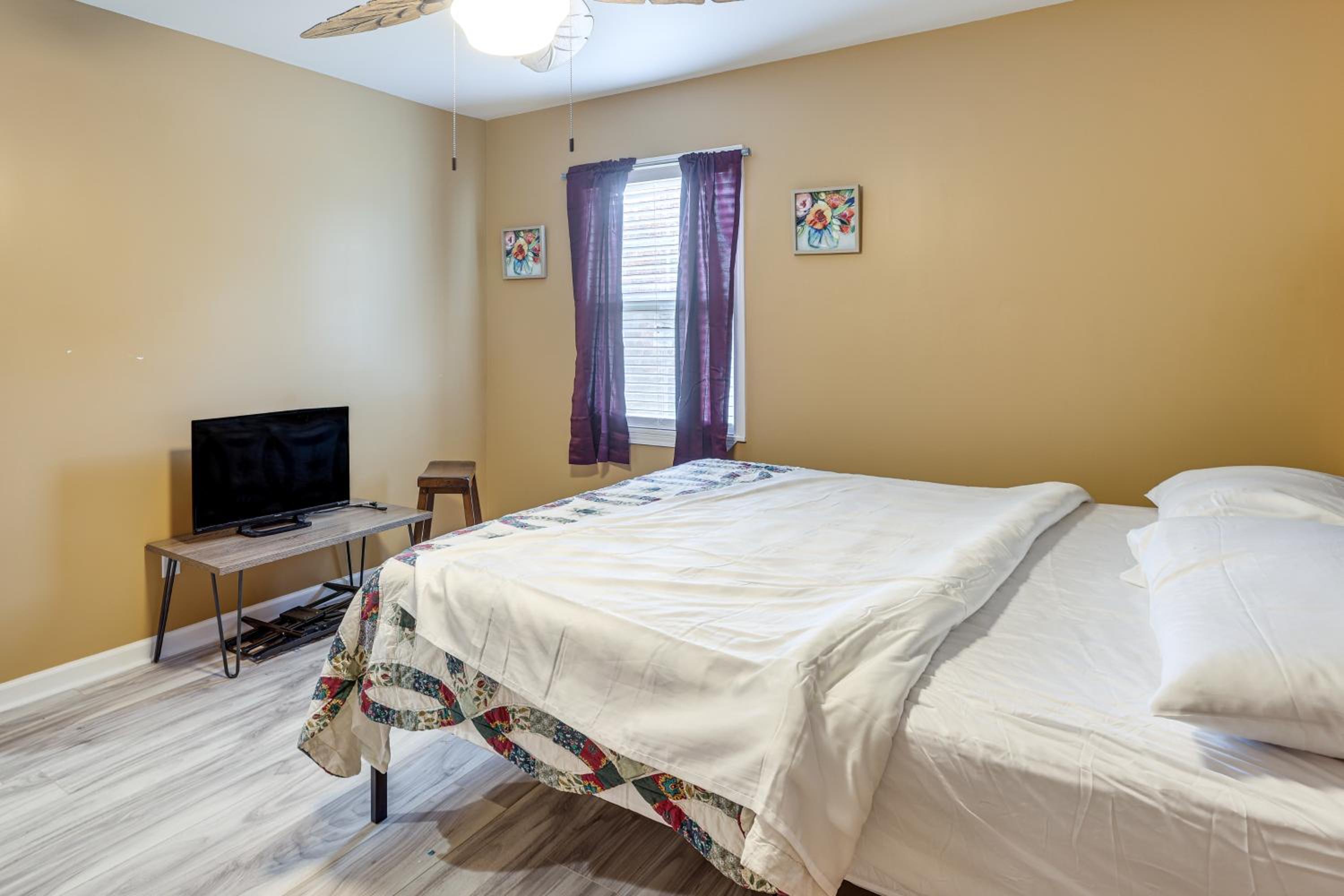 Pets Welcome! Spacious Boligee Home with Yard
