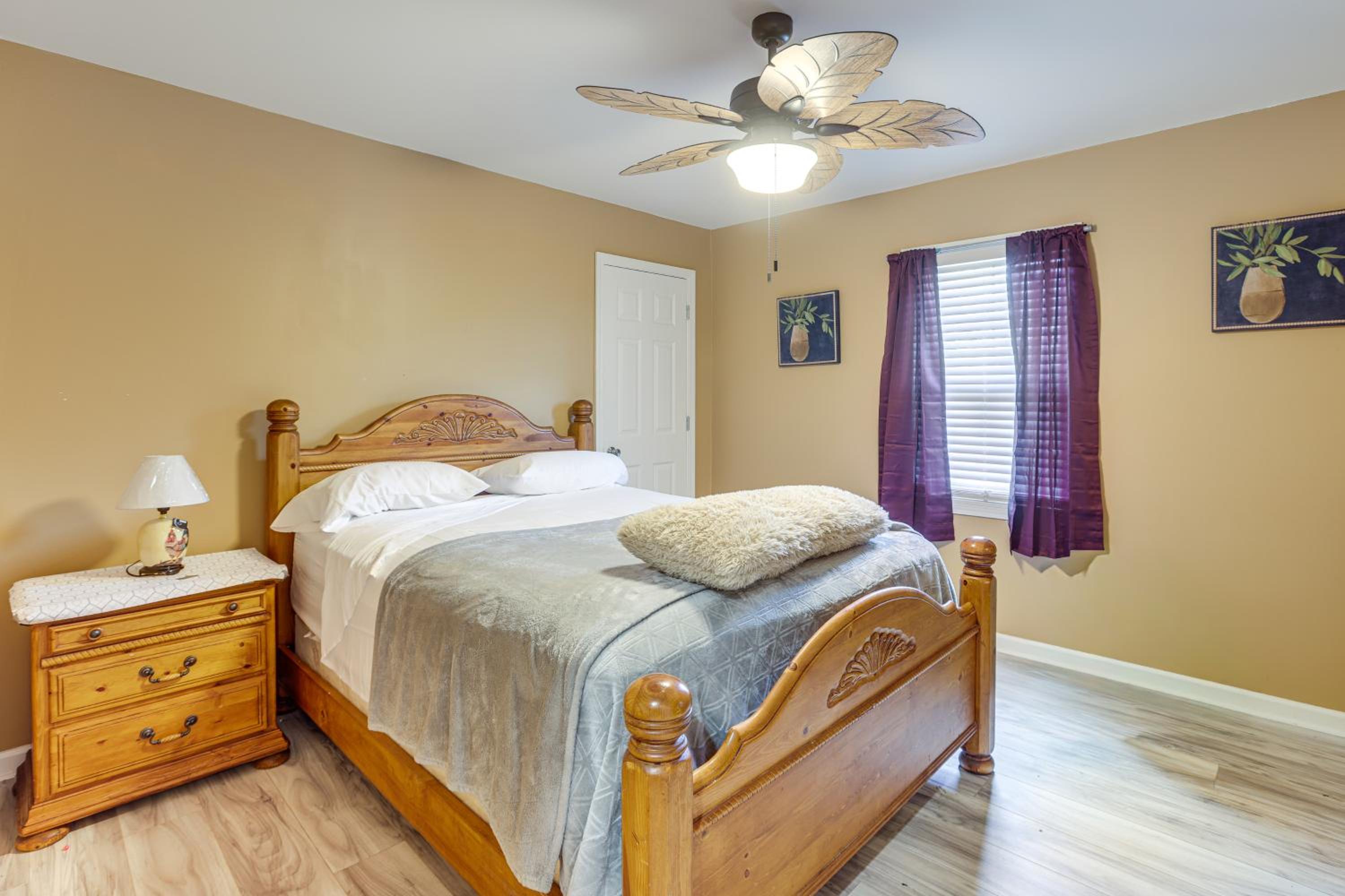 Pets Welcome! Spacious Boligee Home with Yard