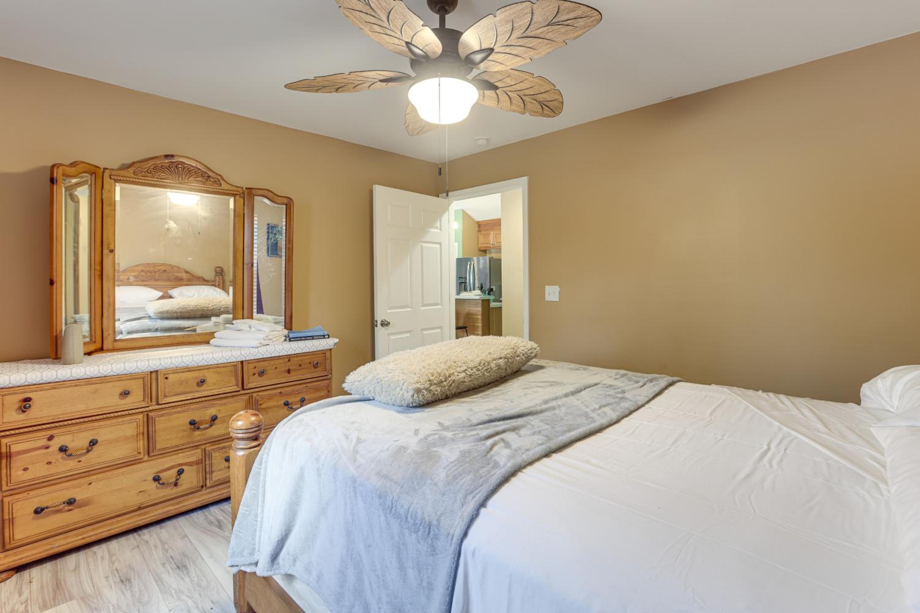 Pets Welcome! Spacious Boligee Home with Yard