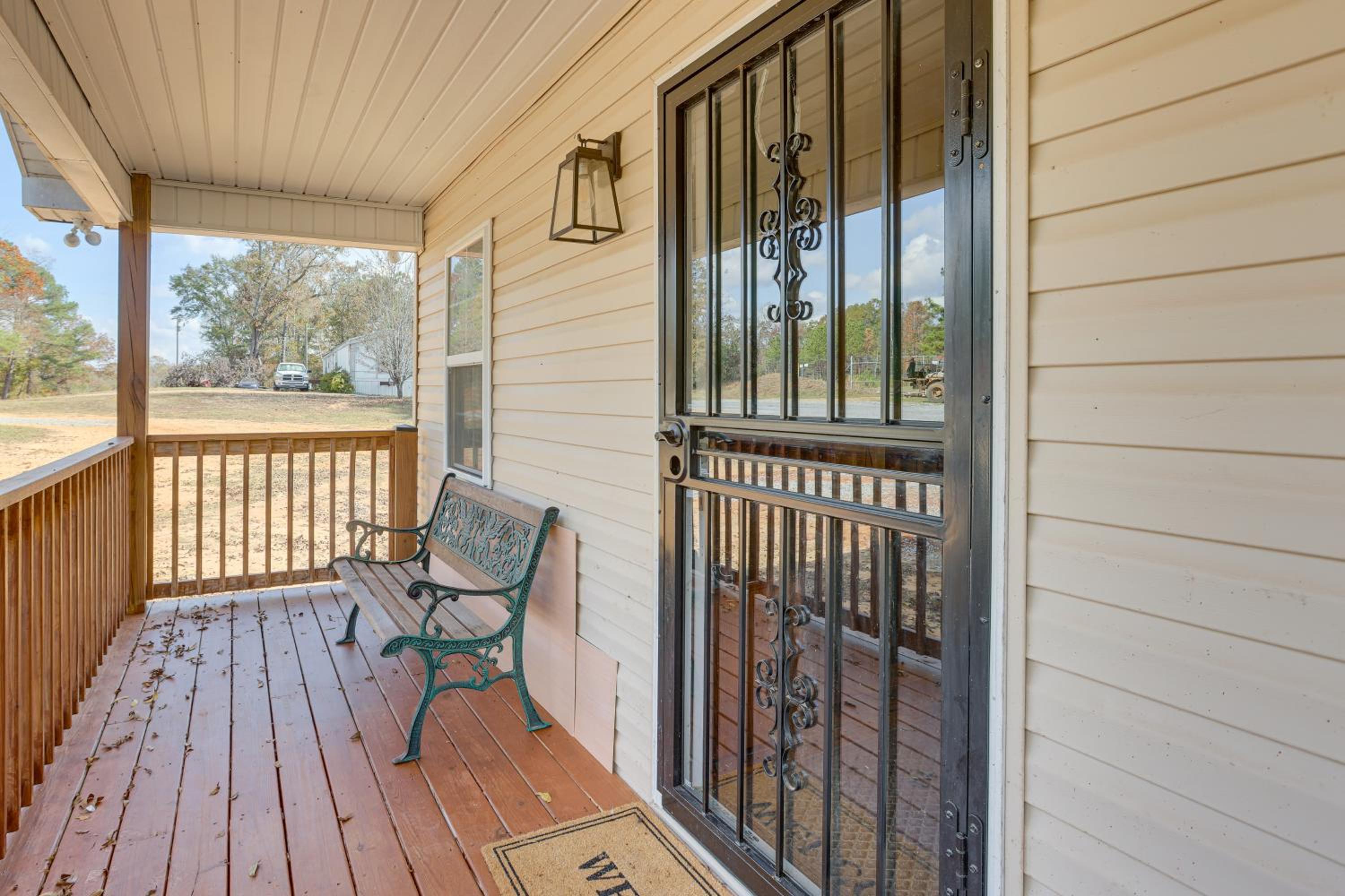 Pets Welcome! Spacious Boligee Home with Yard
