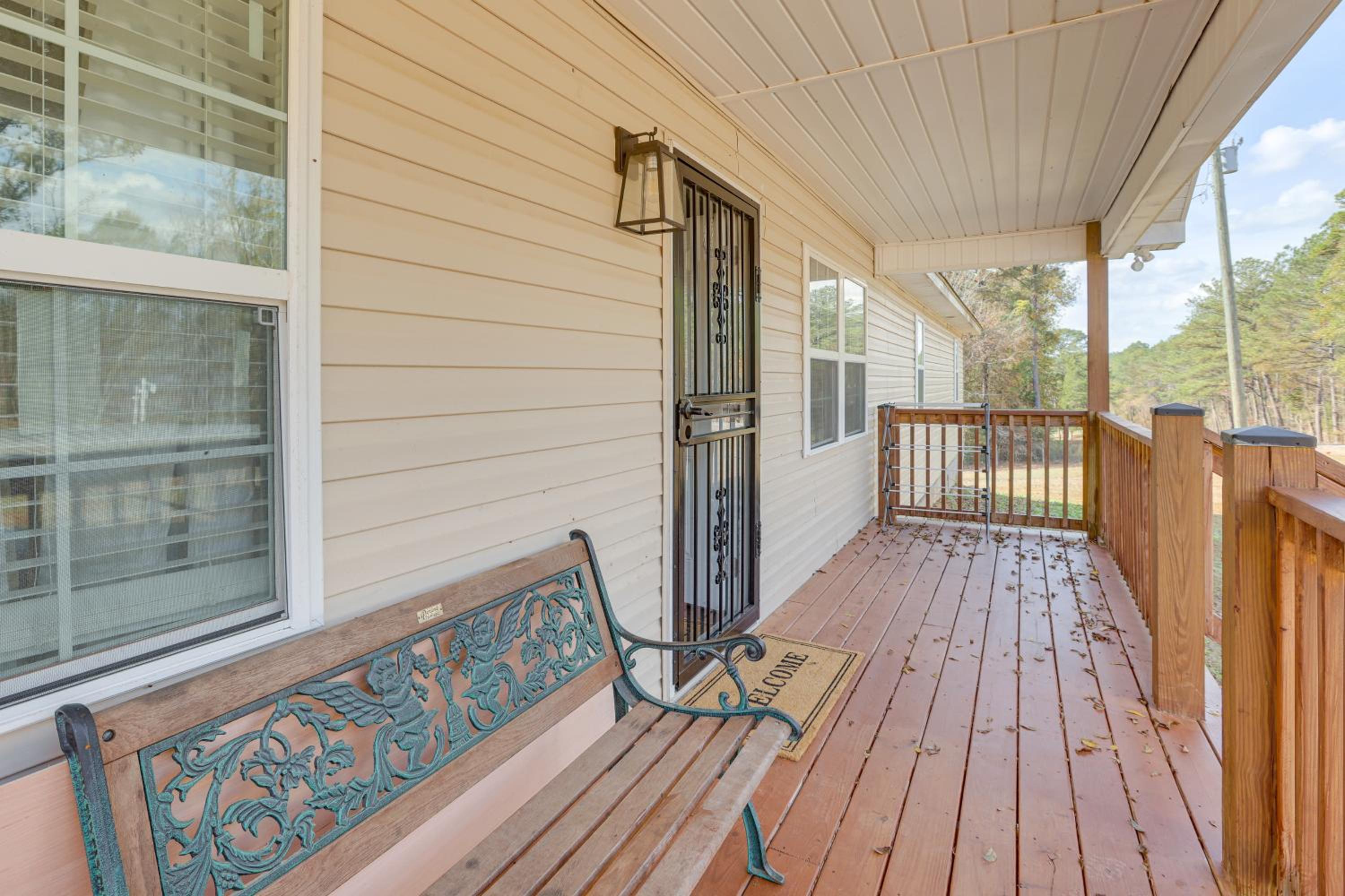 Pets Welcome! Spacious Boligee Home with Yard
