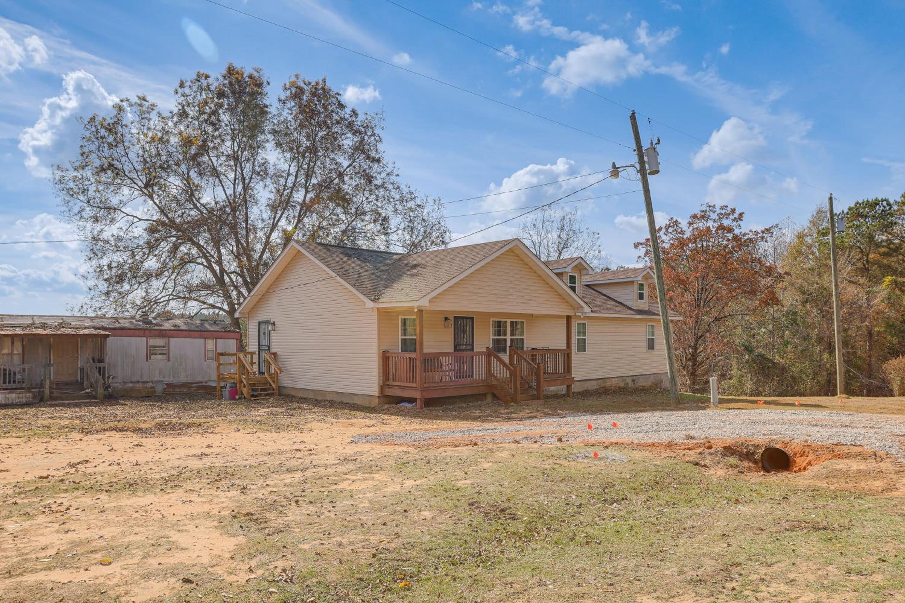 Pets Welcome! Spacious Boligee Home with Yard