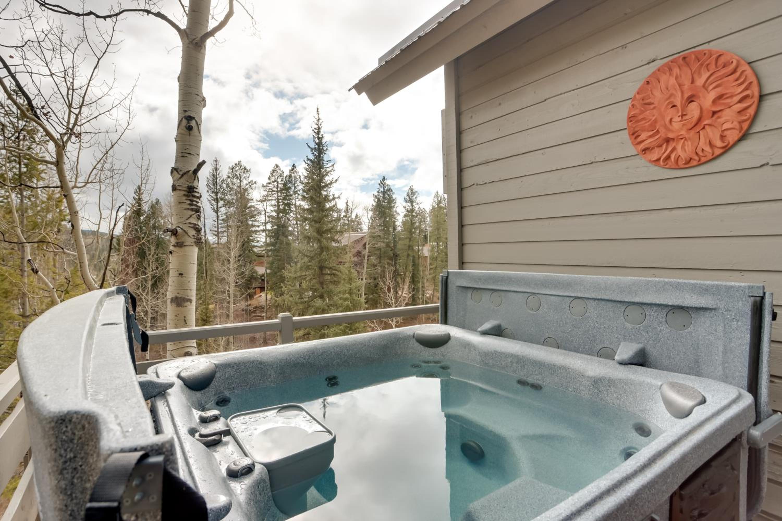 Game Room and Views Cabin Near Purgatory Resort!
