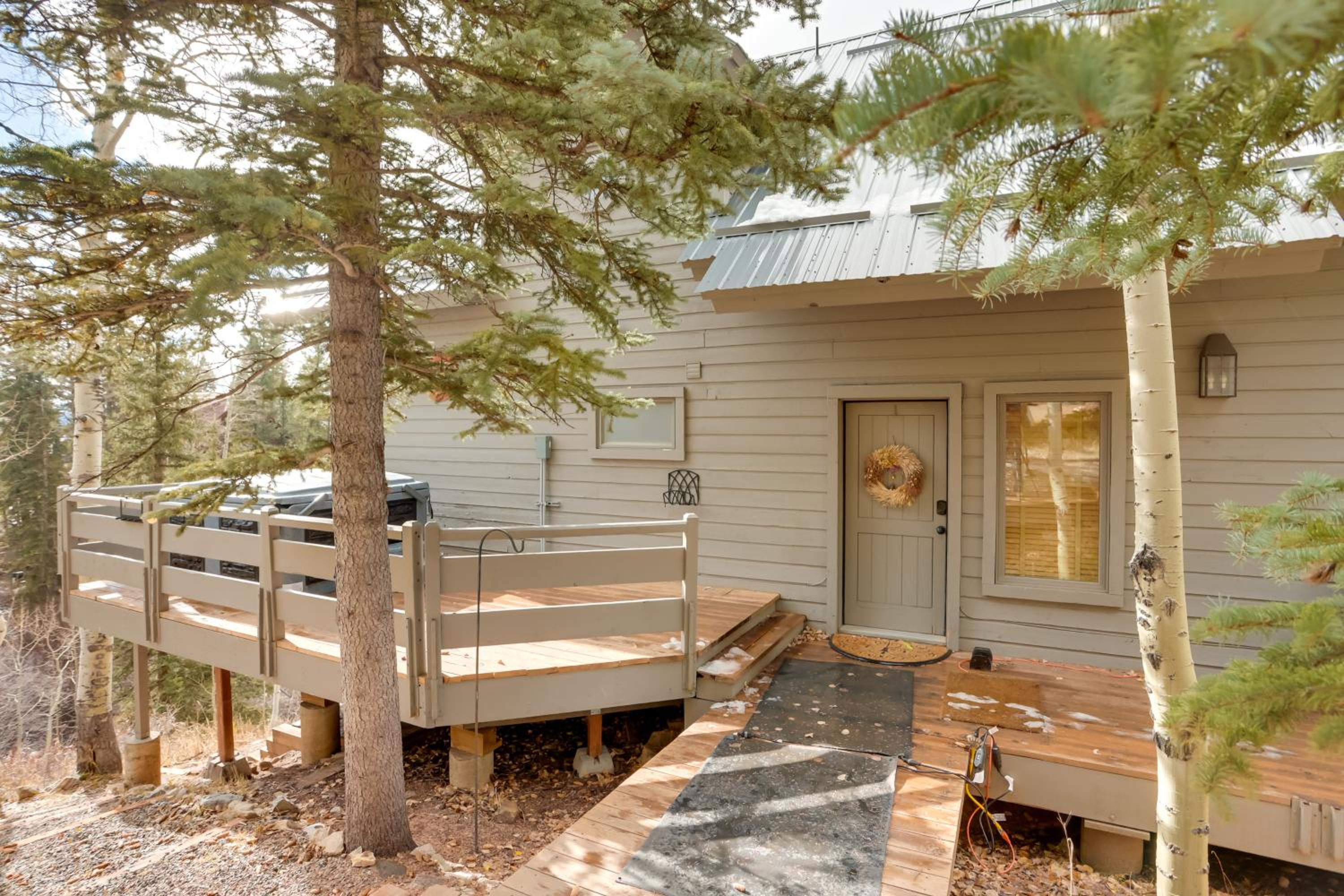 Game Room and Views Cabin Near Purgatory Resort!