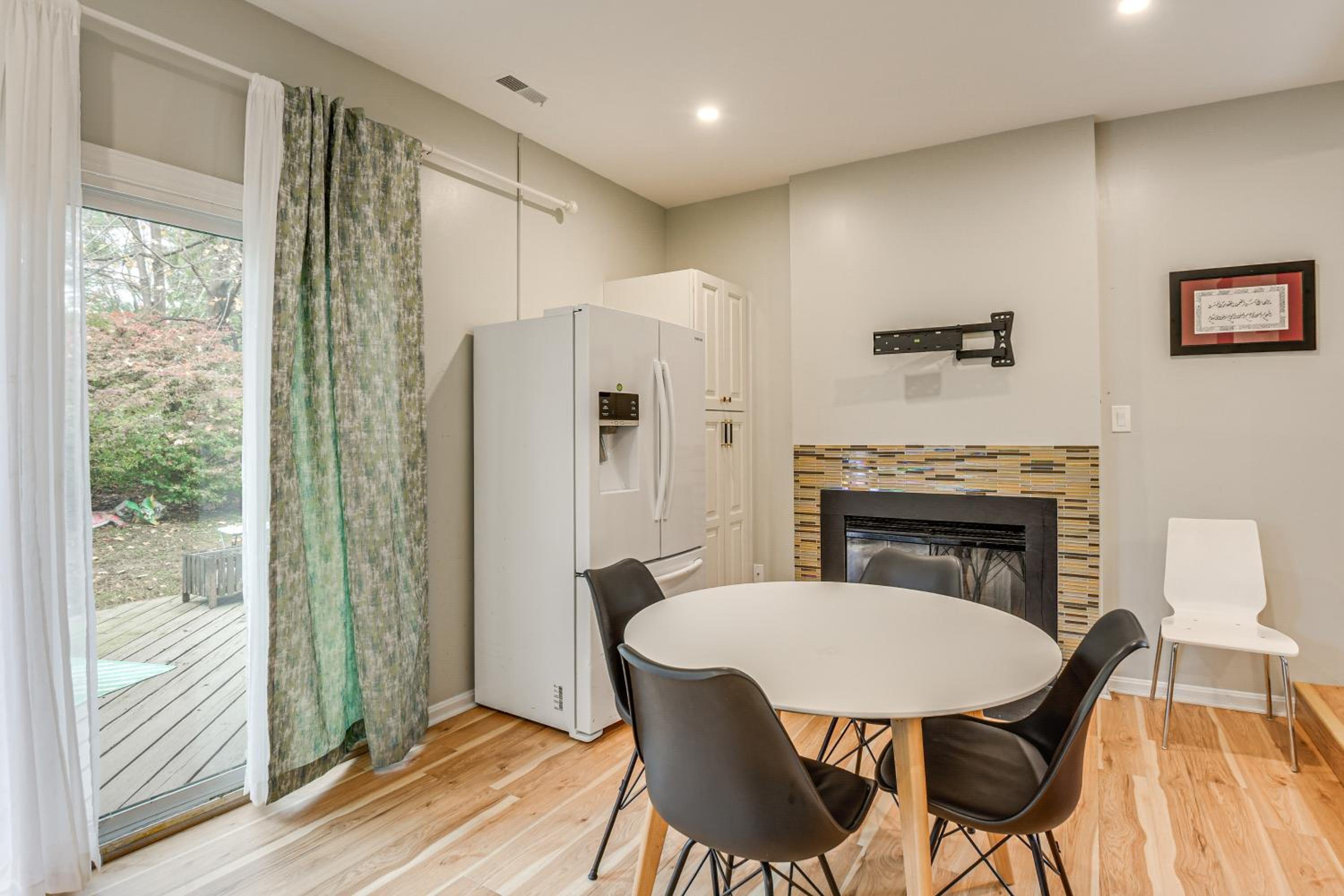 2 Mi to Lake Elkhorn Park Family Gem with Deck!
