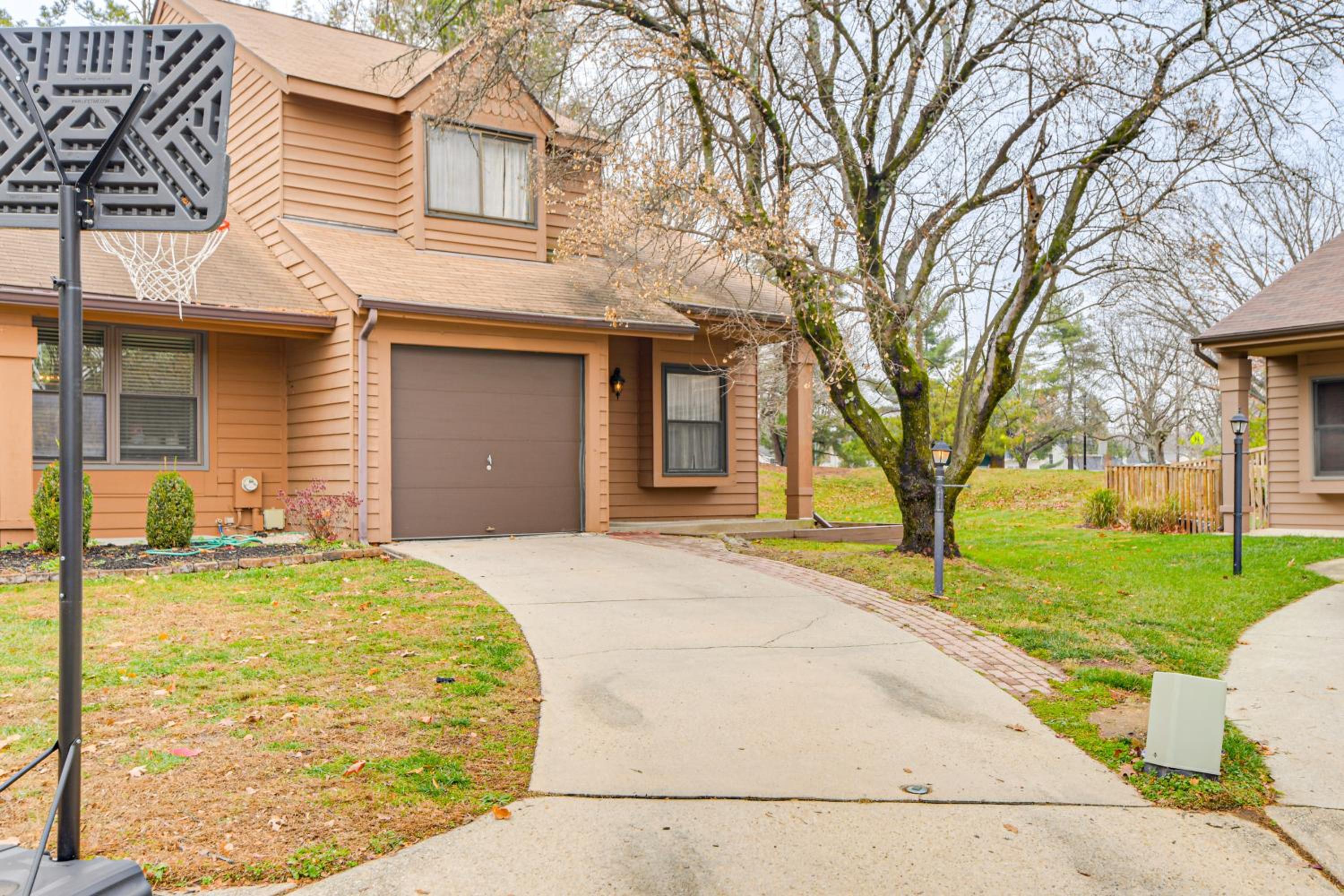 2 Mi to Lake Elkhorn Park Family Gem with Deck!
