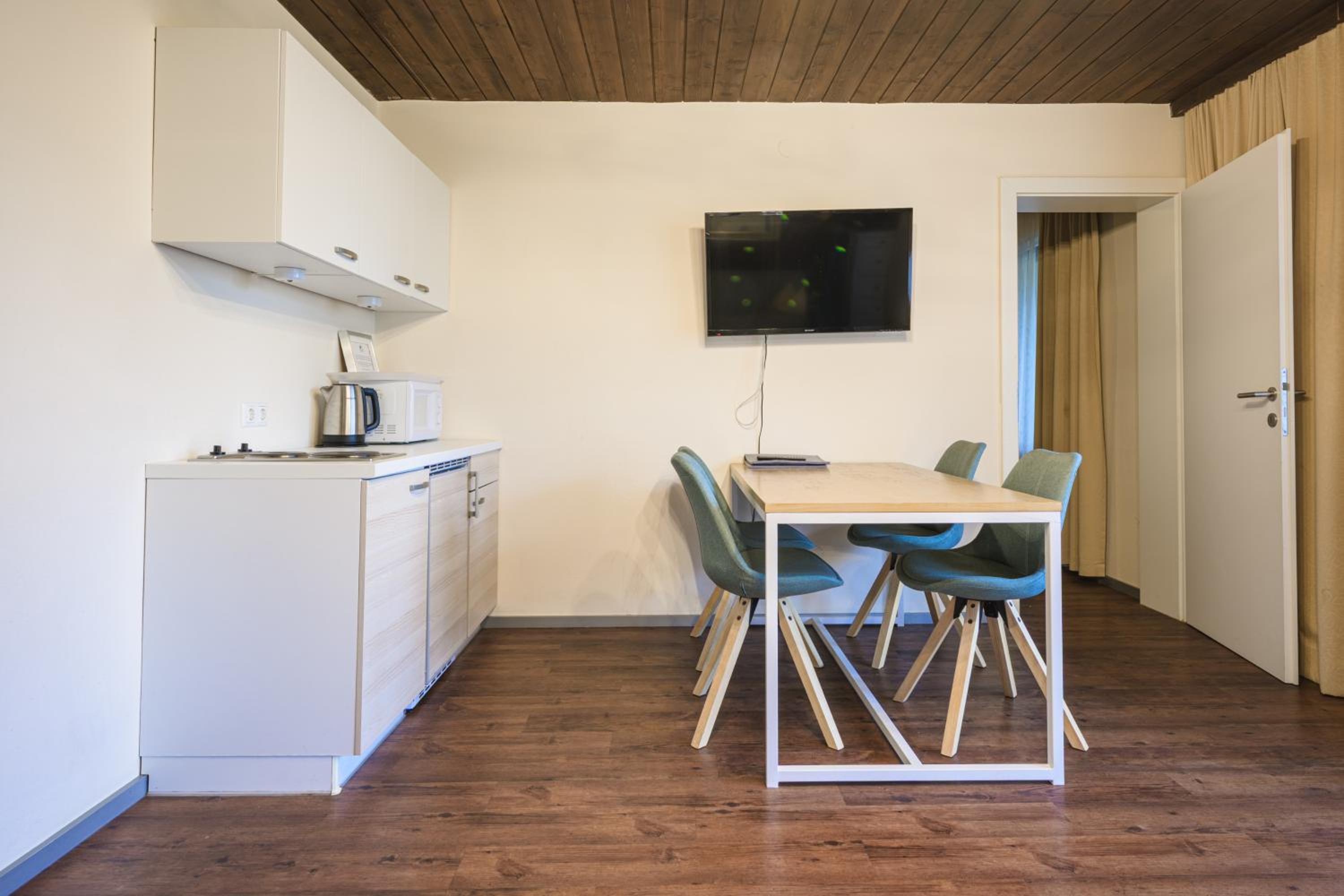 ROJ Rooms & Suites