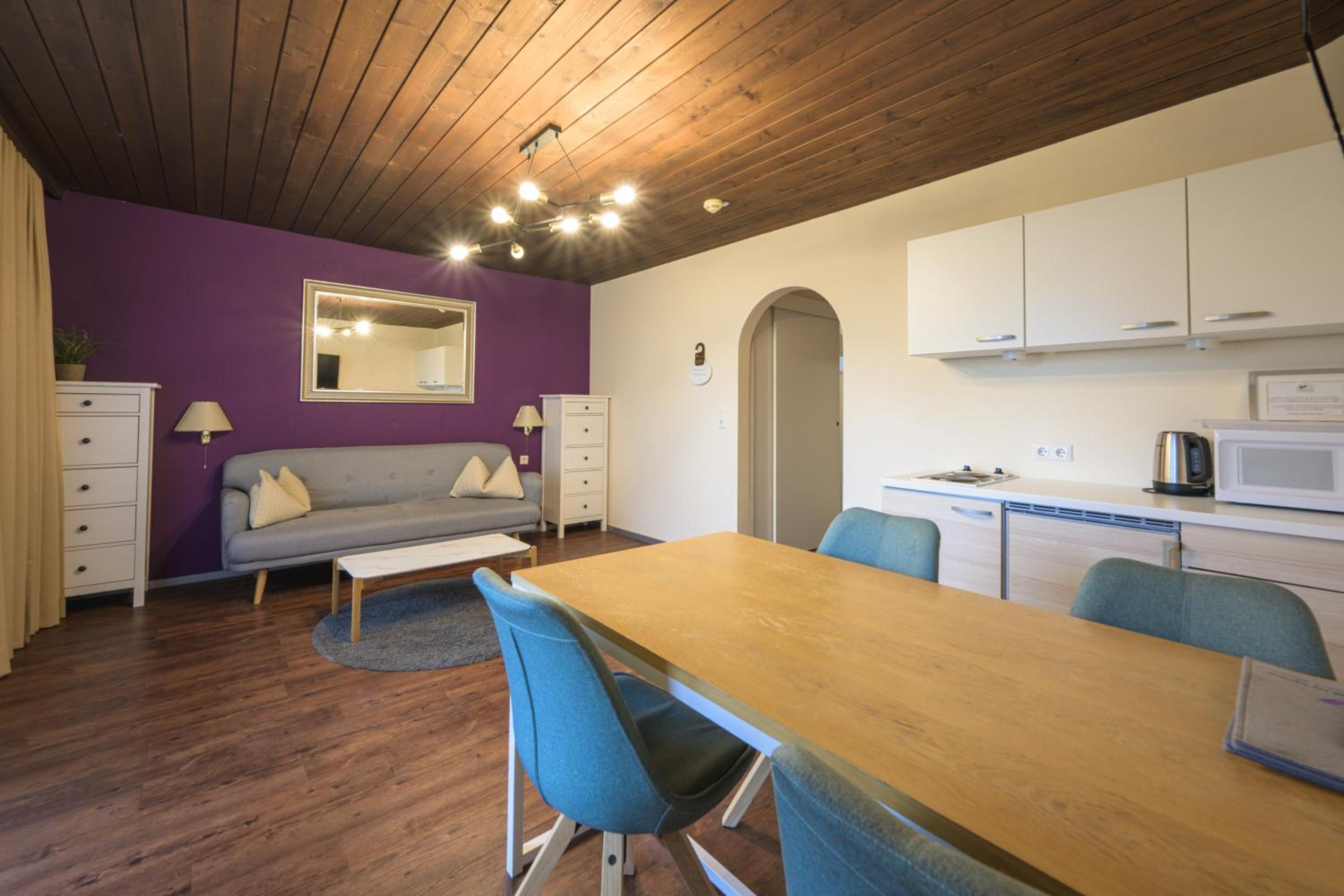 ROJ Rooms & Suites