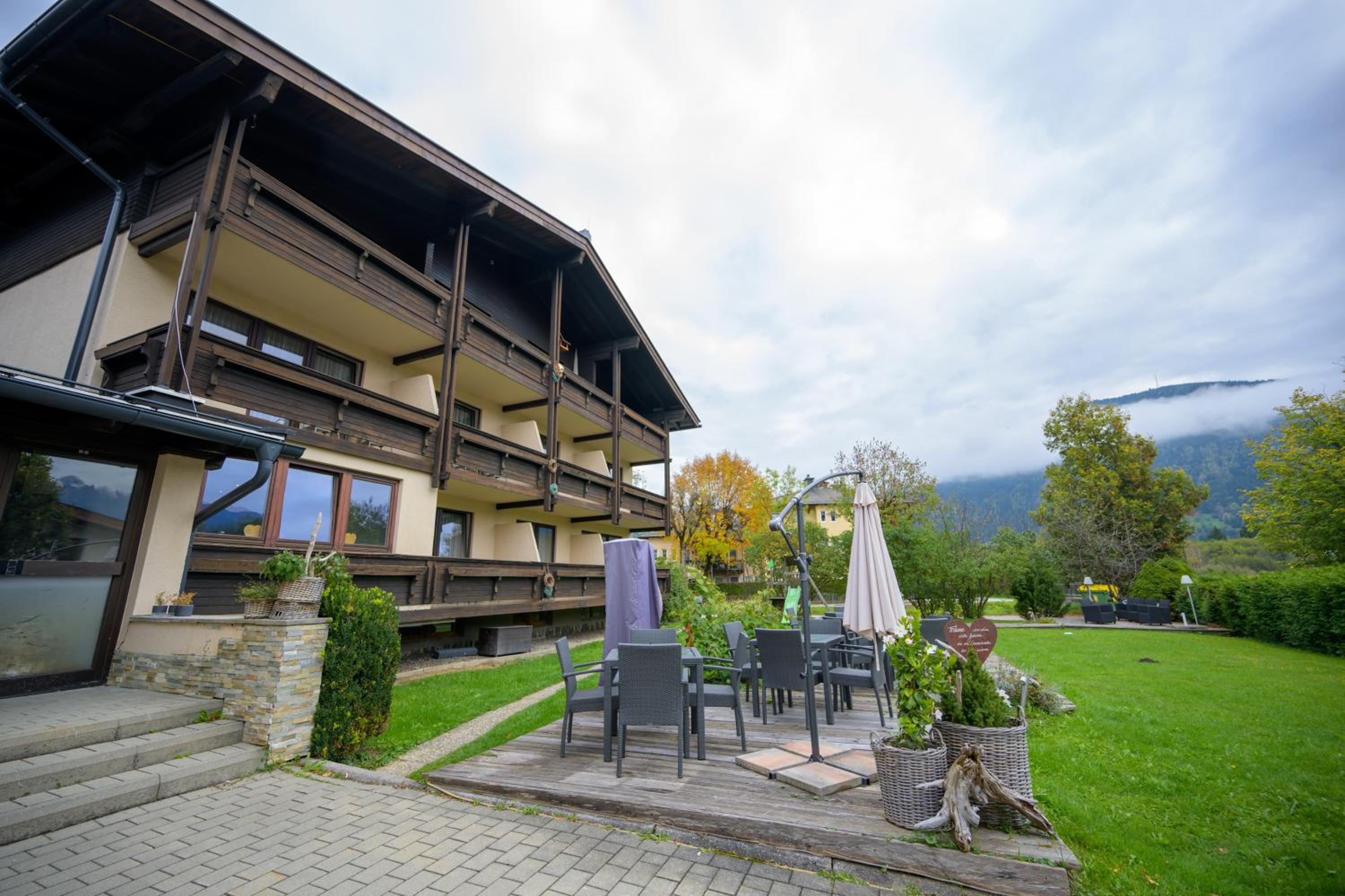 ROJ Rooms & Suites