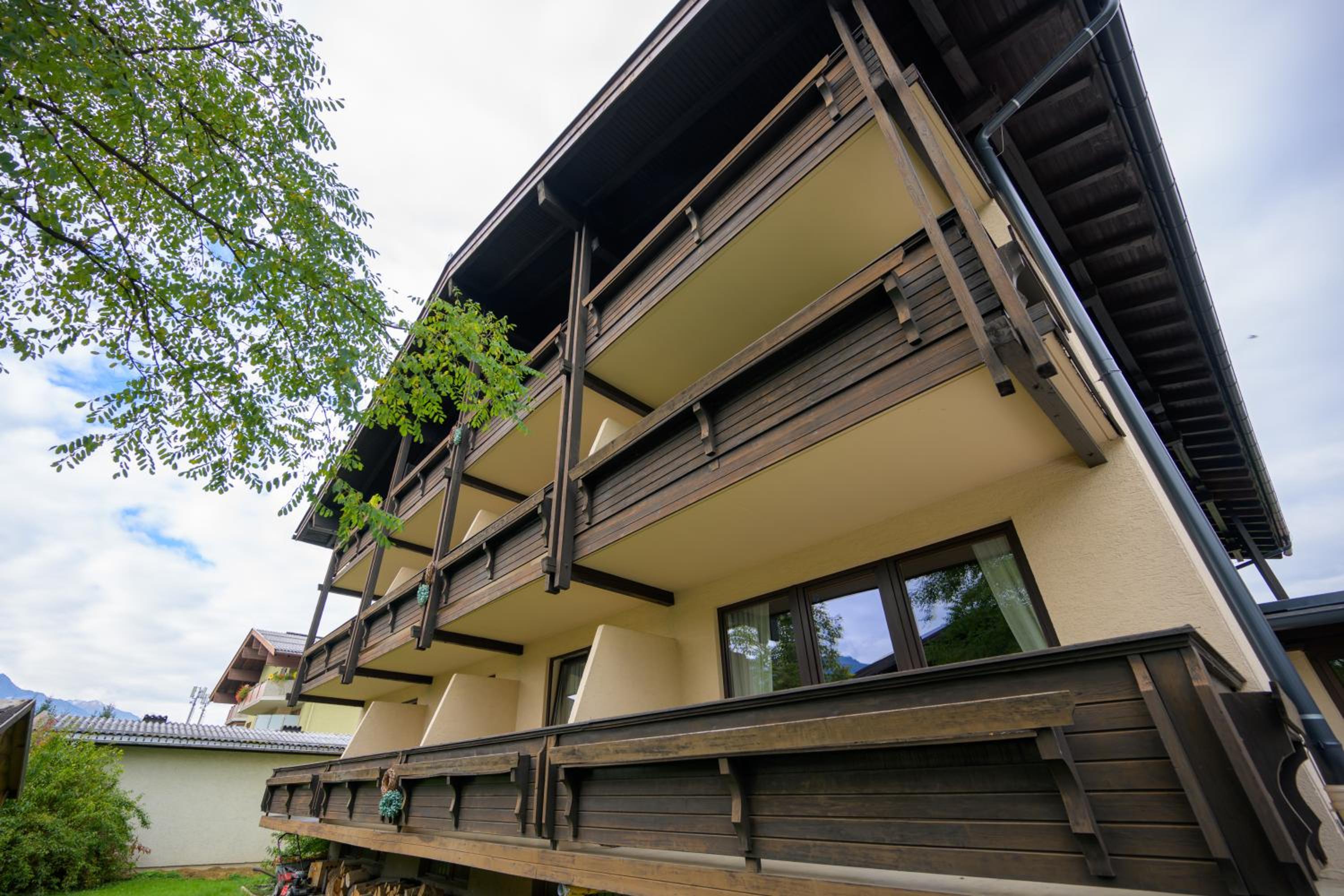 ROJ Rooms & Suites