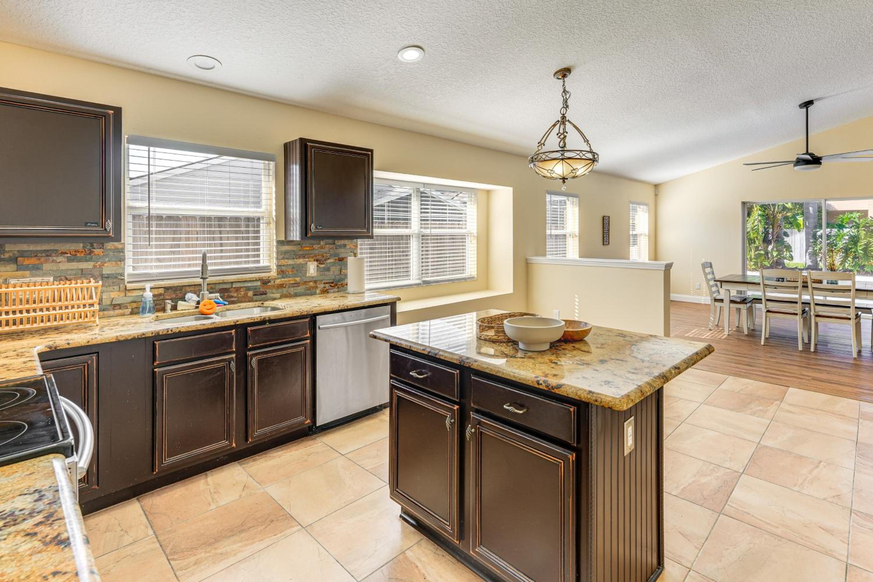 Apopka Family Home with Yard, 13 Mi to Dtwn Orlando