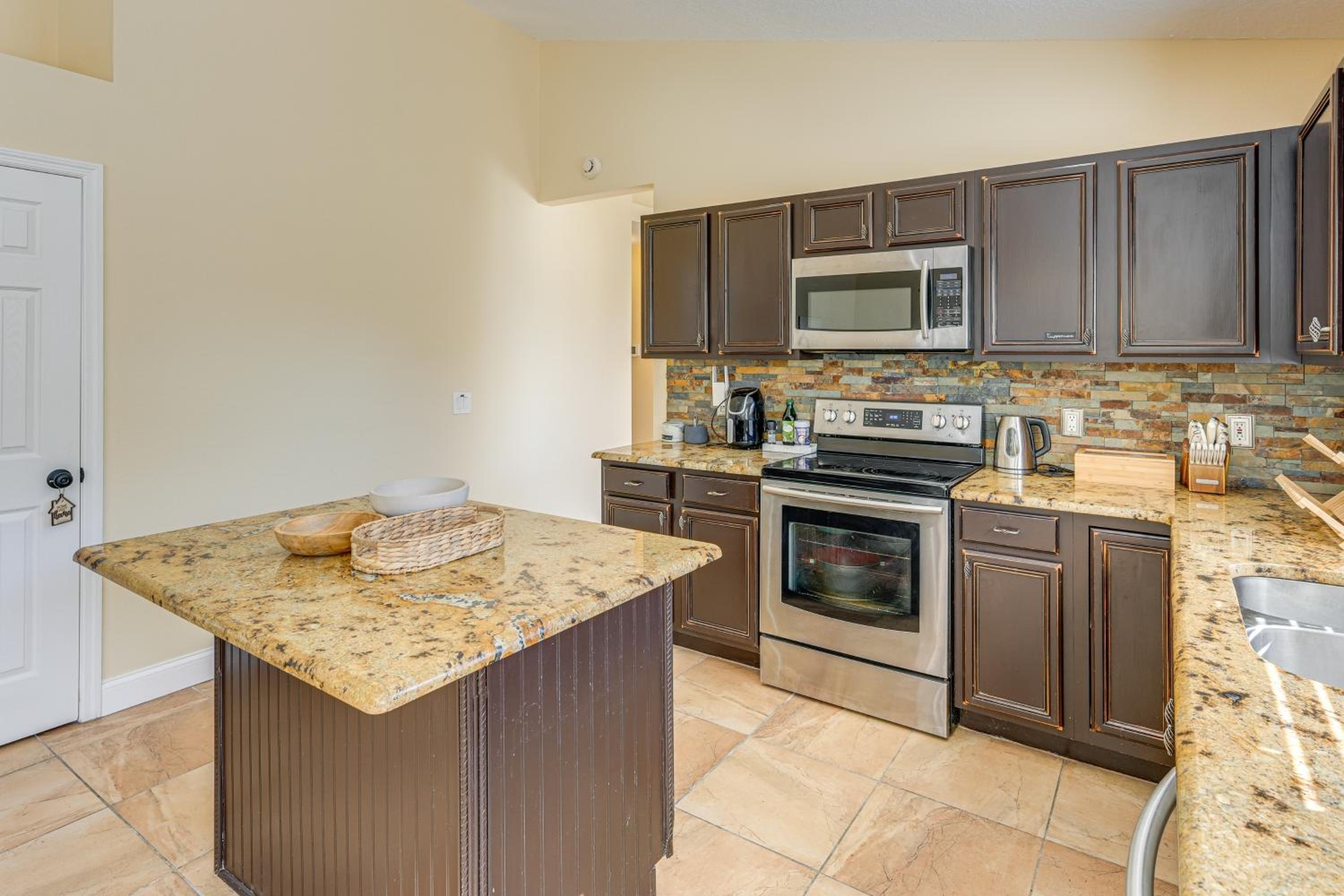 Apopka Family Home with Yard, 13 Mi to Dtwn Orlando