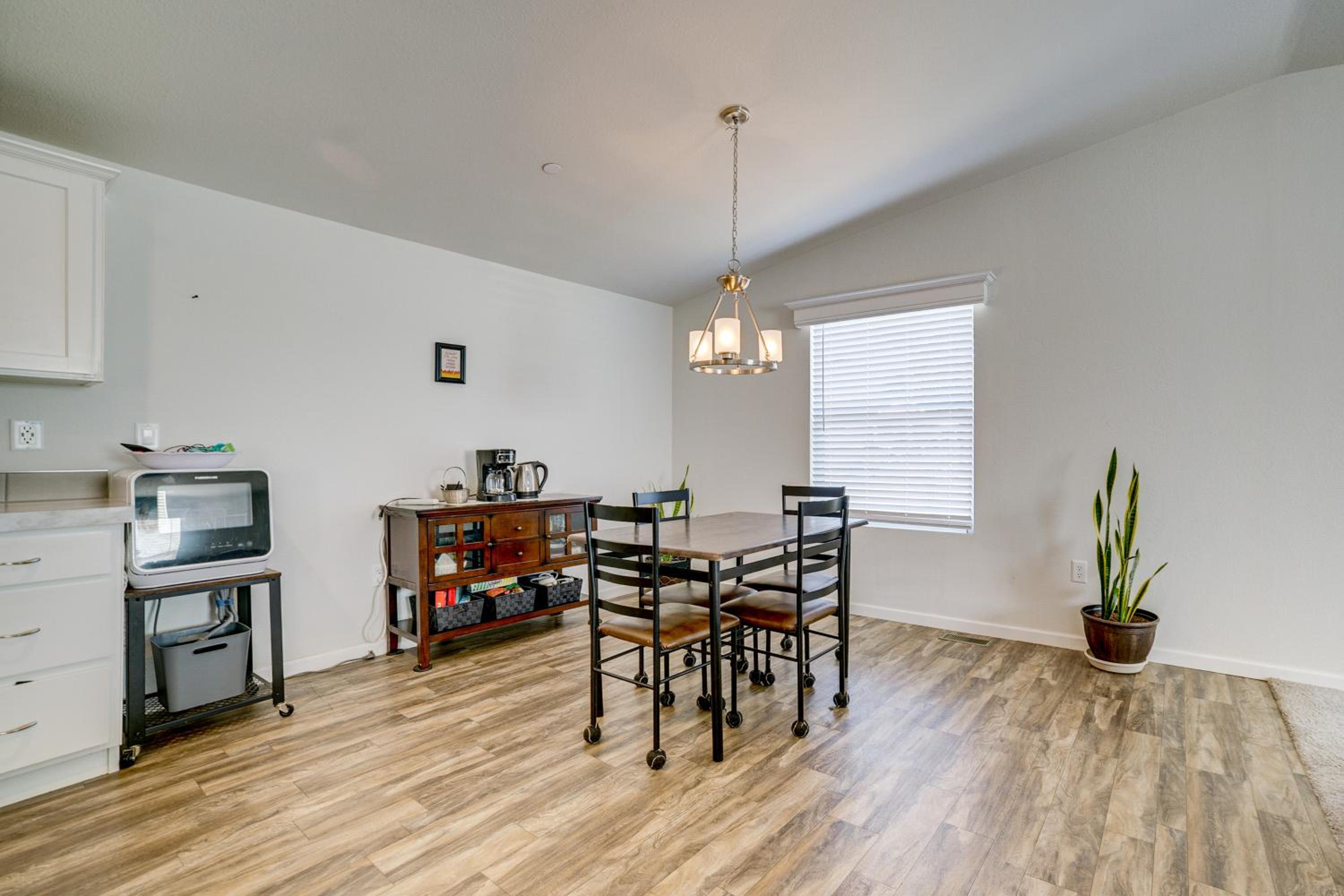 Explore Temecula Wine Country! Mtn-View Home