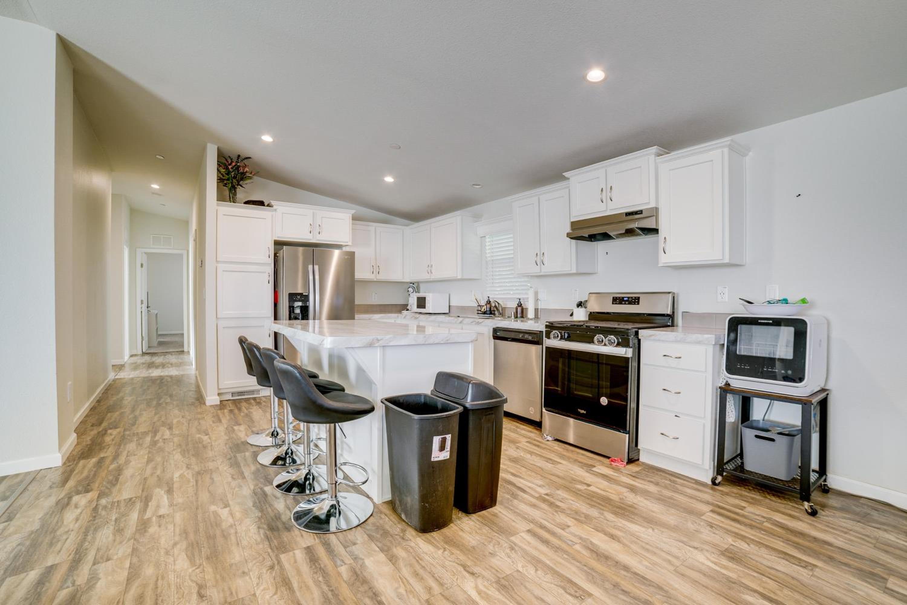 Explore Temecula Wine Country! Mtn-View Home