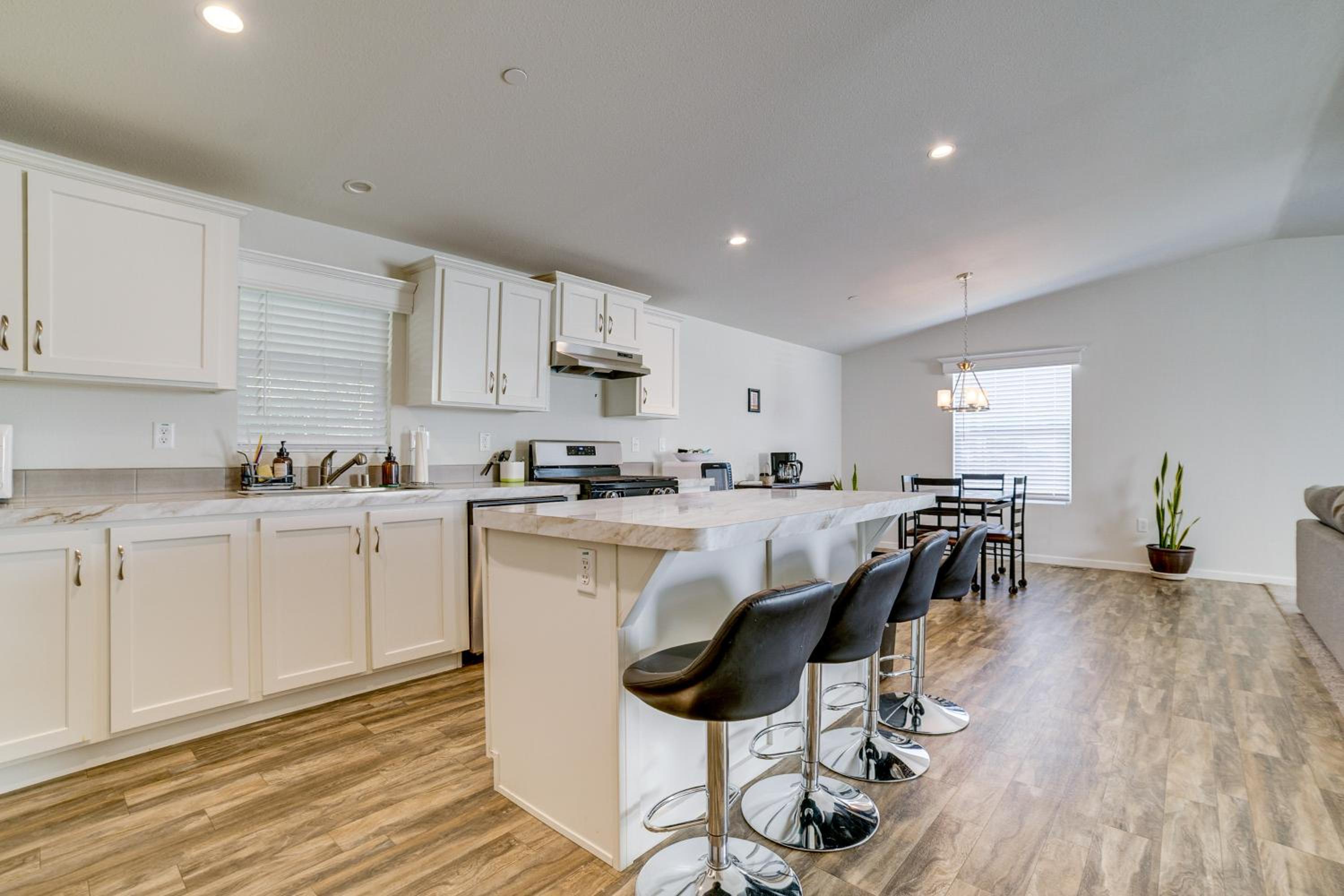 Explore Temecula Wine Country! Mtn-View Home