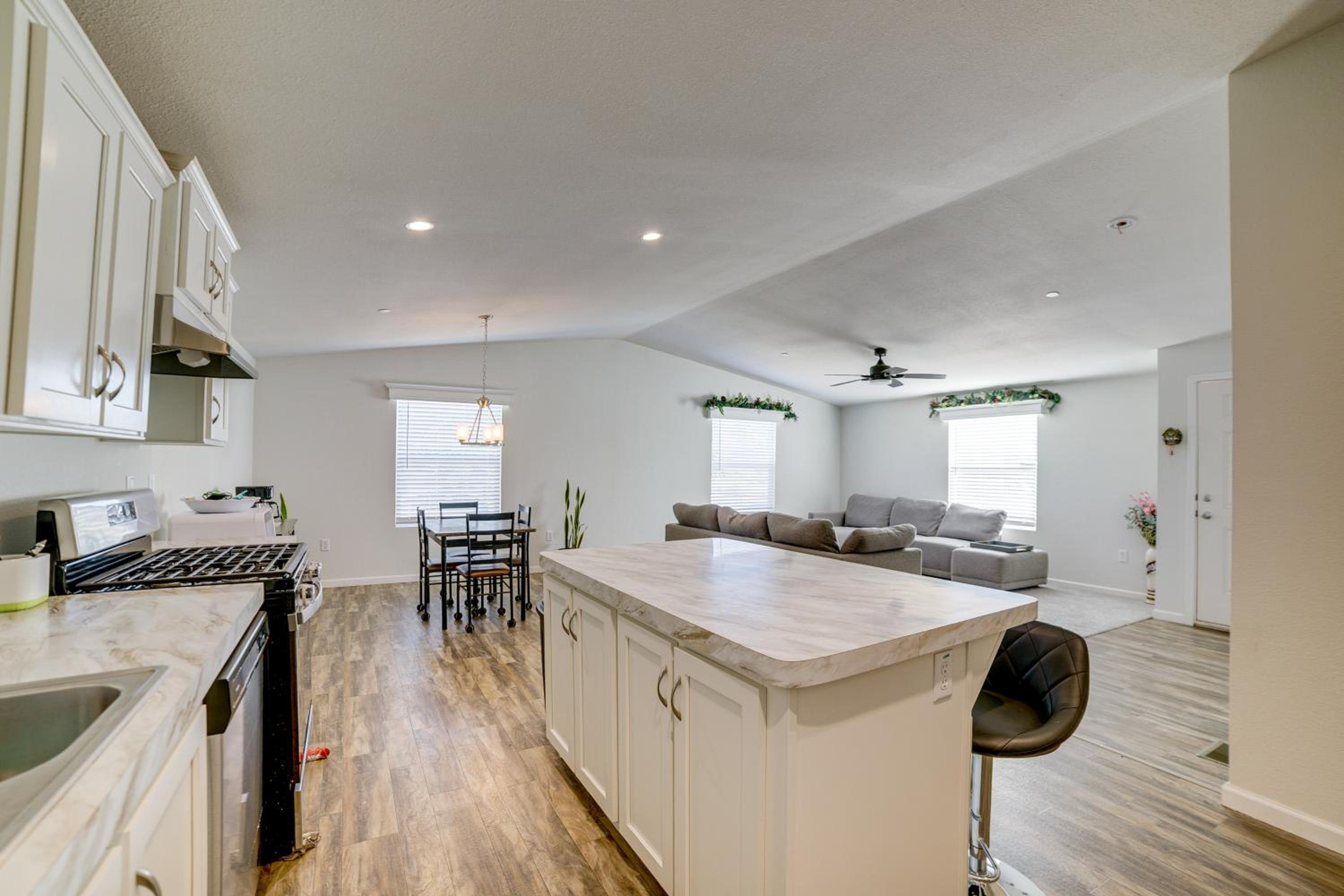 Explore Temecula Wine Country! Mtn-View Home