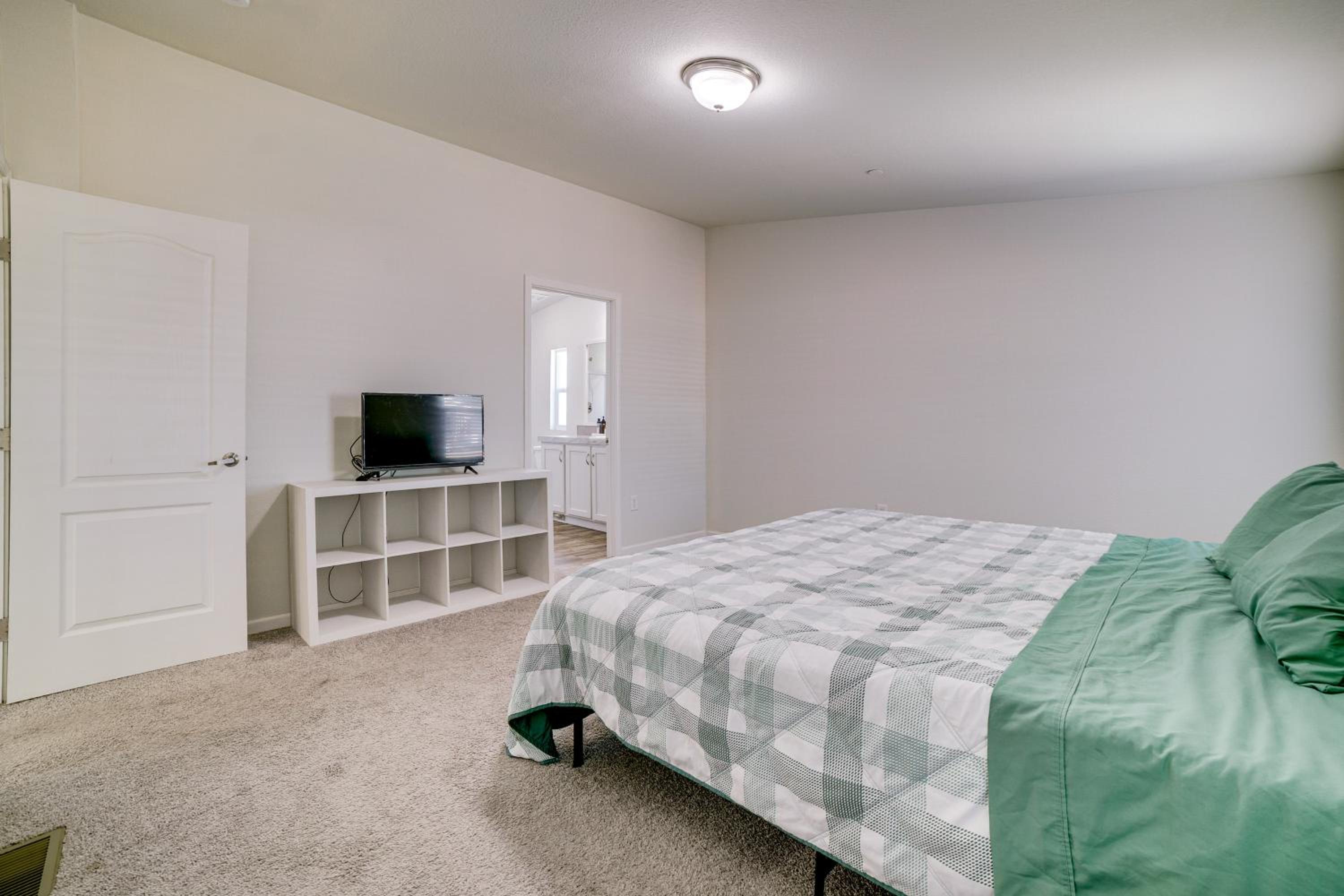Explore Temecula Wine Country! Mtn-View Home