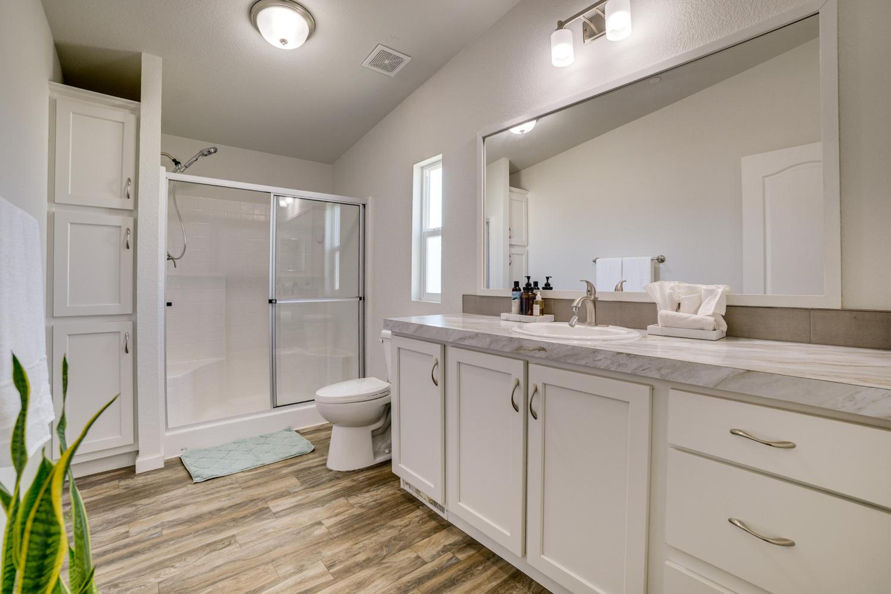 Explore Temecula Wine Country! Mtn-View Home