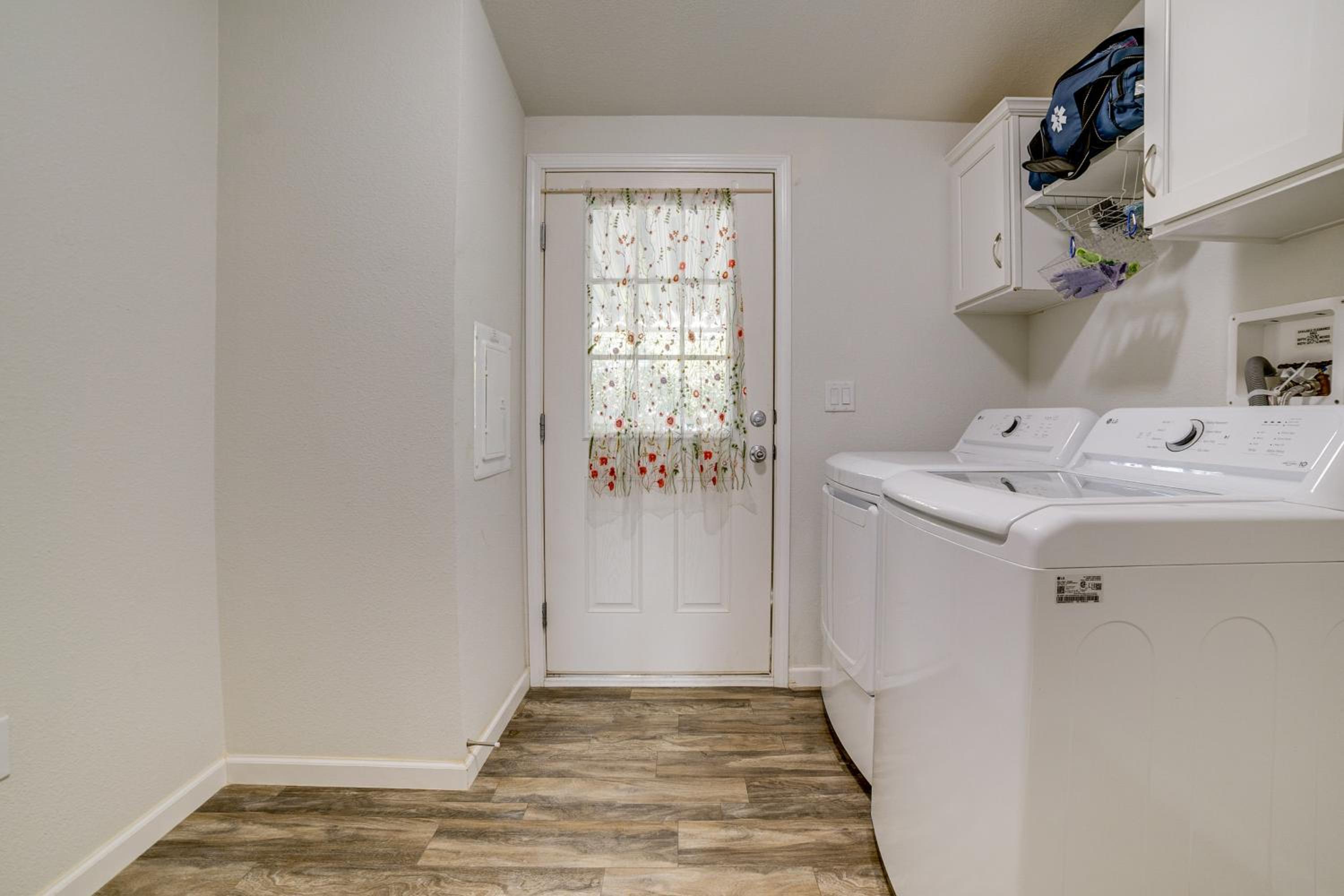Explore Temecula Wine Country! Mtn-View Home