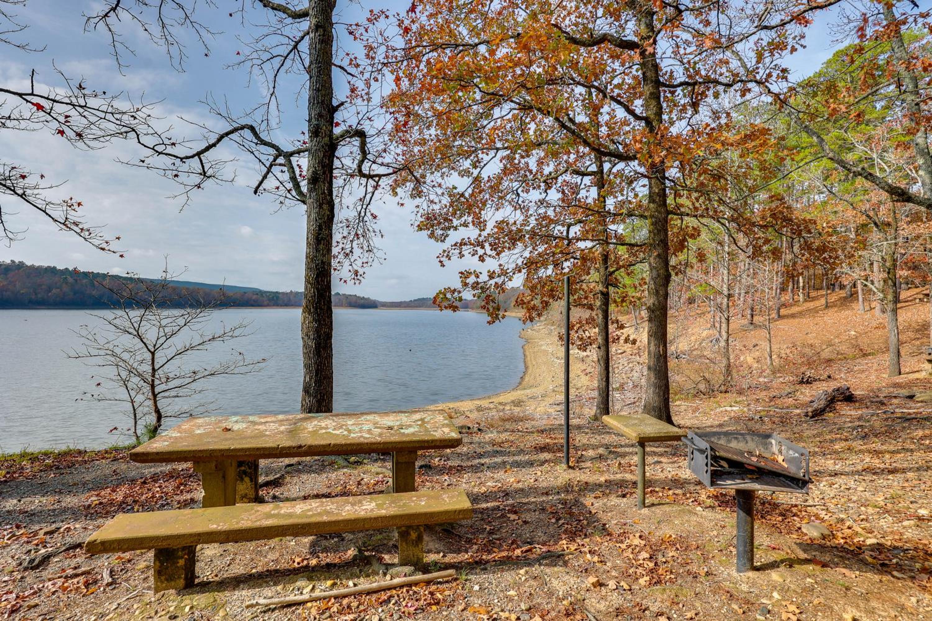 Bring Your Boat Family Home Steps to Lake Greeson