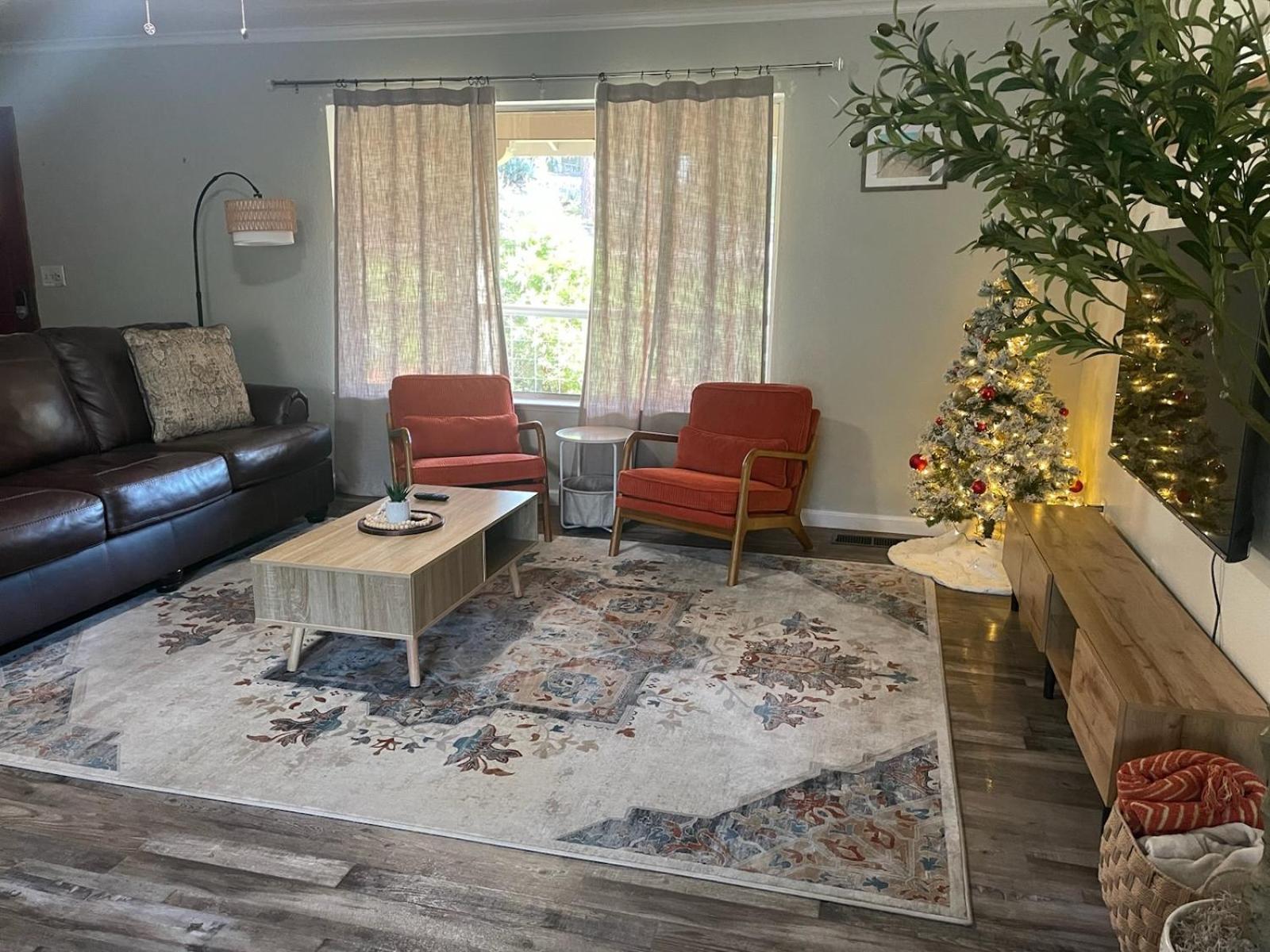 Mariposa home, Yosemite retreat, deer watching, family friendly