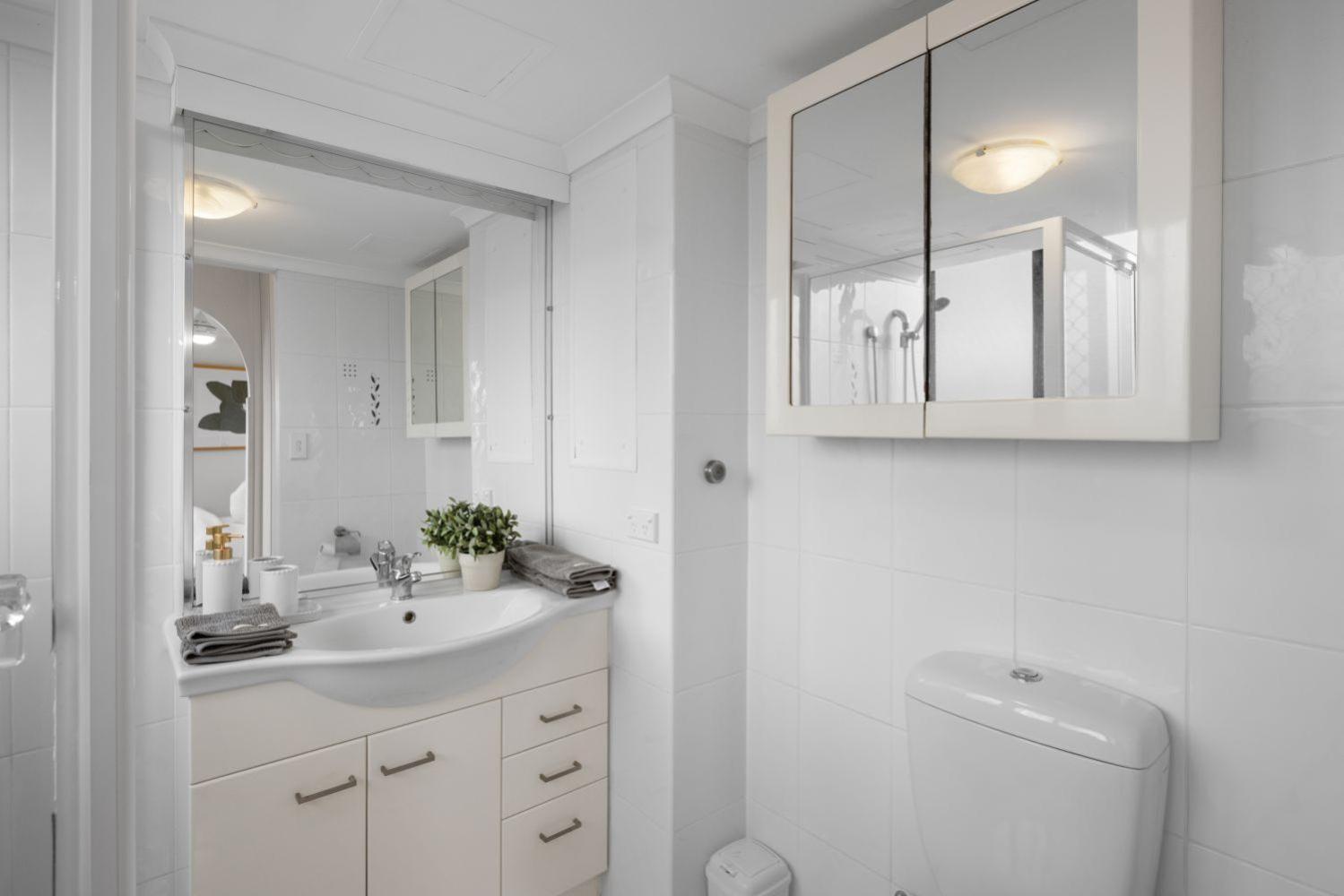 Absolute Burleigh Beachfront - Stylish 2BR Oceanview Stay