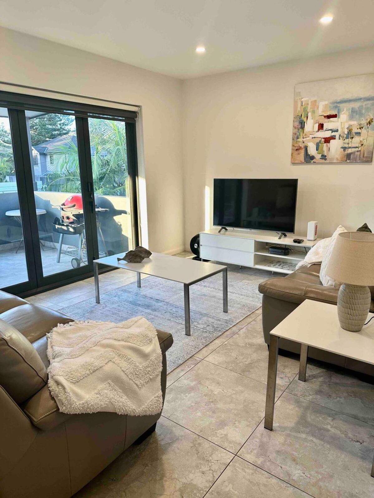Manly Modern 3 Bedroom Home - Upper Duplex