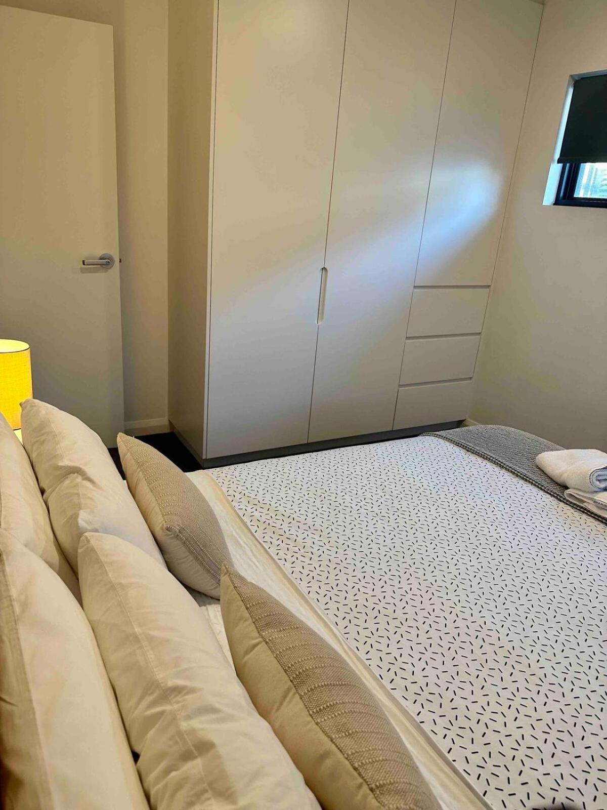 Manly Modern 3 Bedroom Home - Upper Duplex