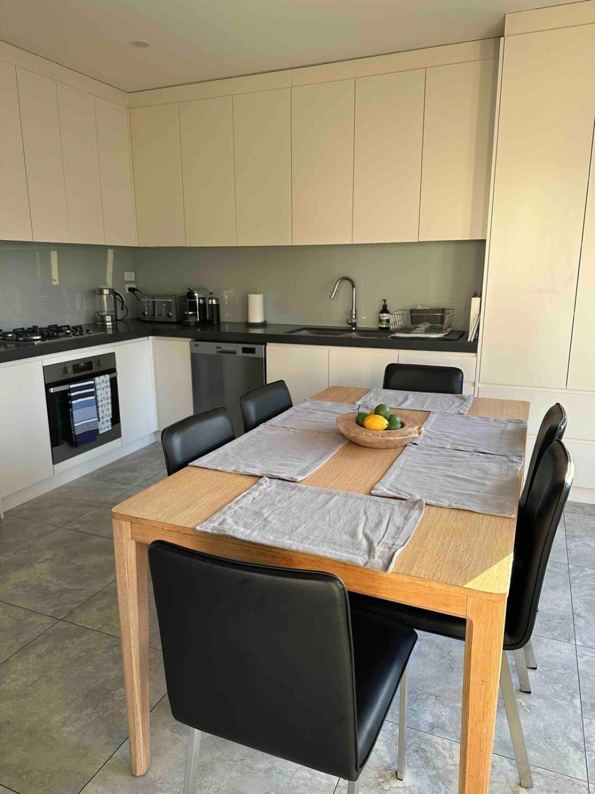 Manly Modern 3 Bedroom Home - Upper Duplex