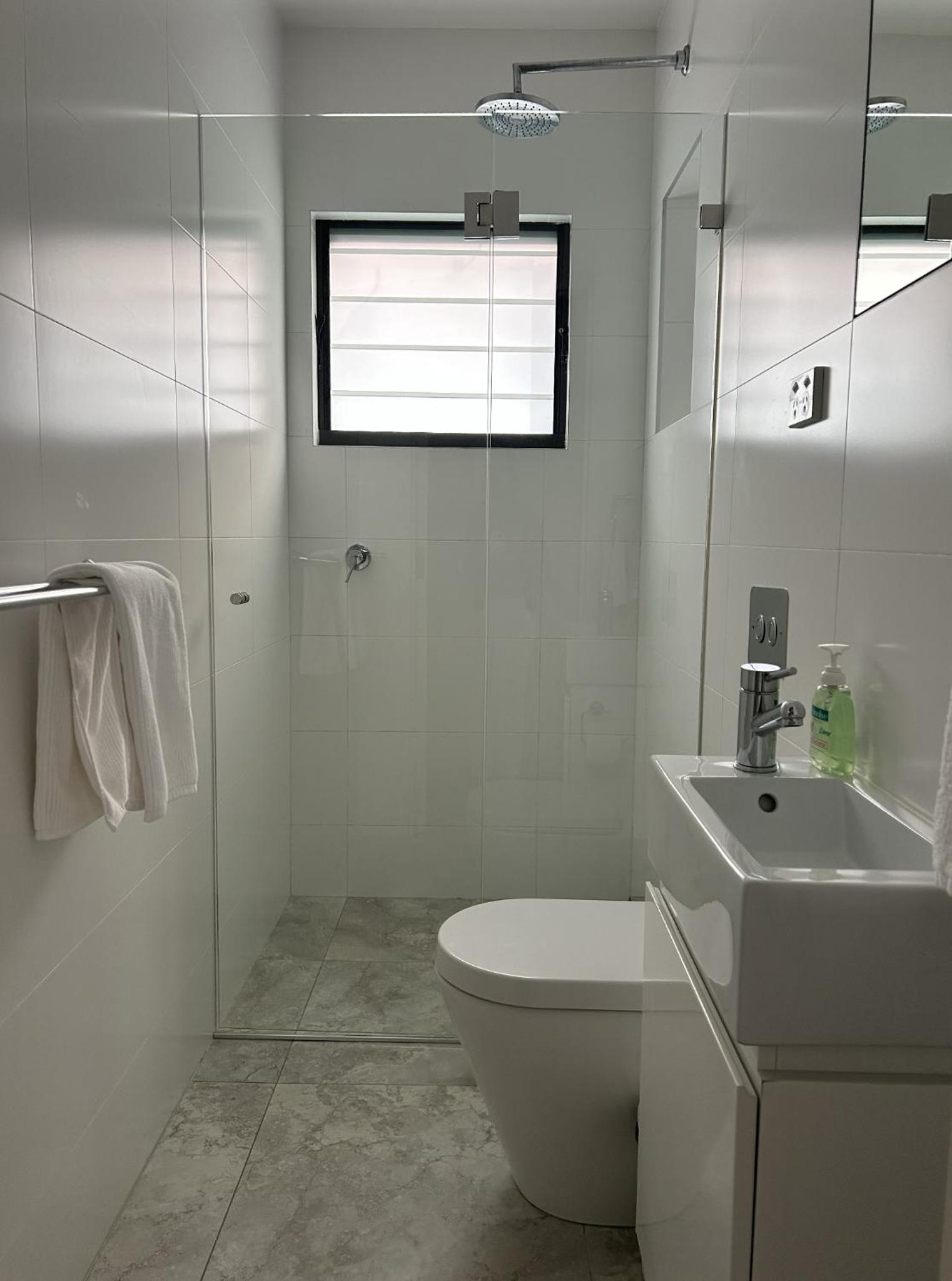 Manly Modern 3 Bedroom Home - Upper Duplex