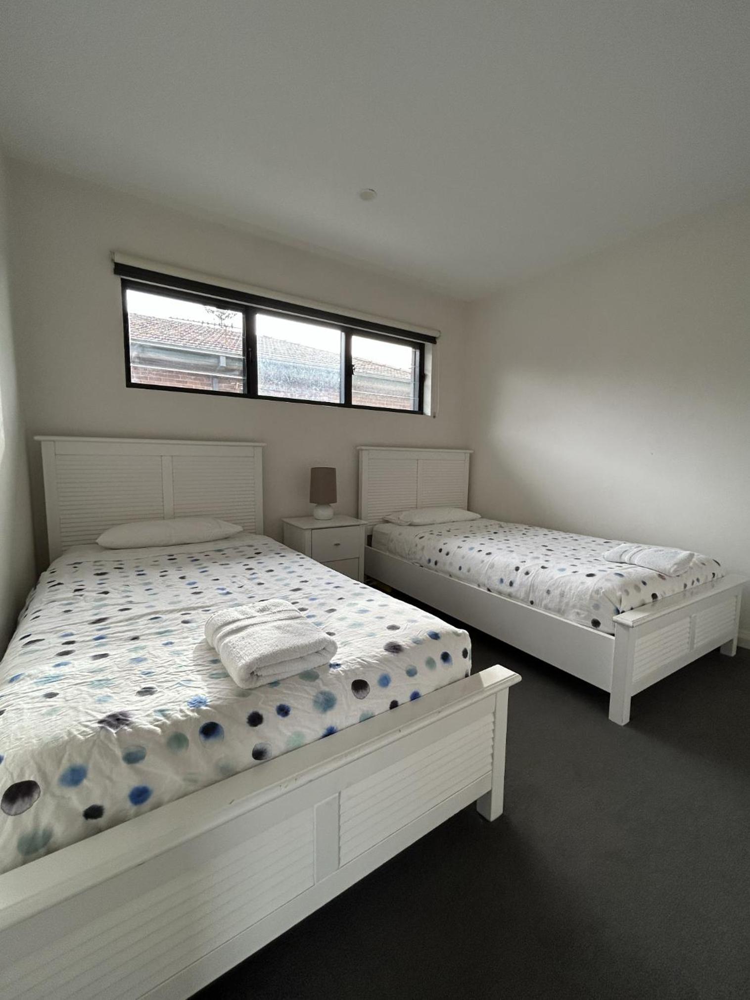 Manly Modern 3 Bedroom Home - Upper Duplex