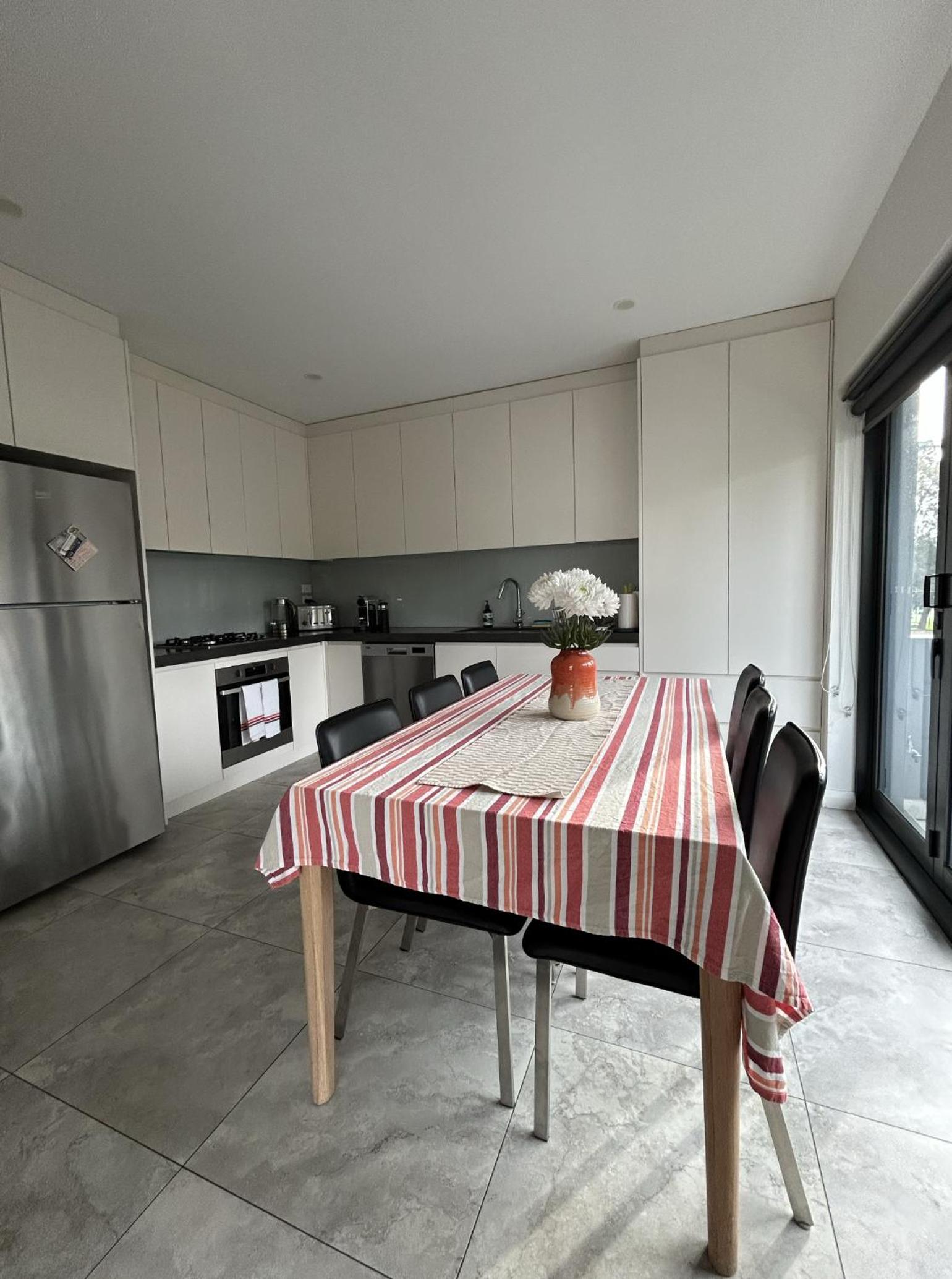 Manly Modern 3 Bedroom Home - Upper Duplex