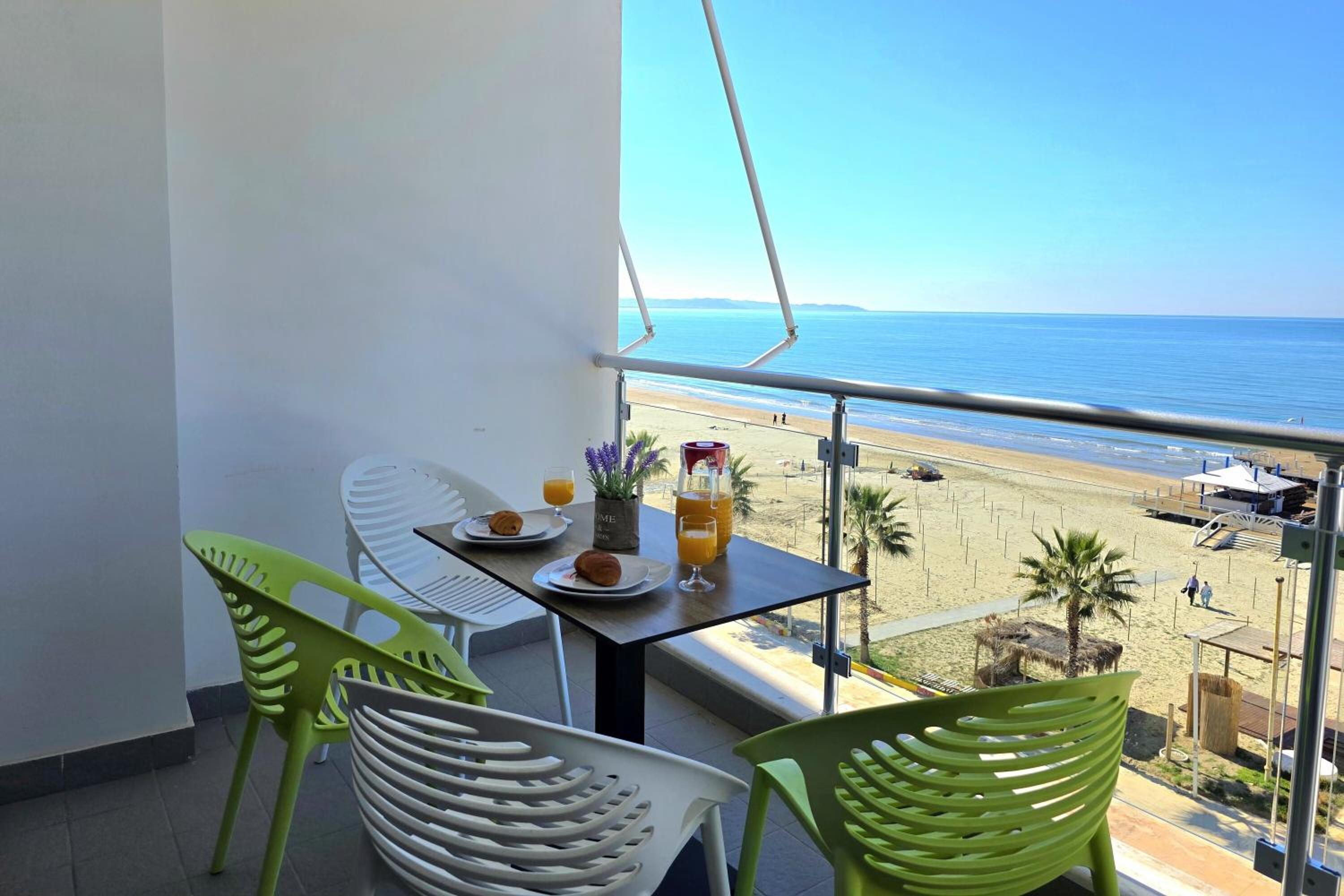 Brisa Del Mar Beachfront Apartment 116 - Happy Rentals