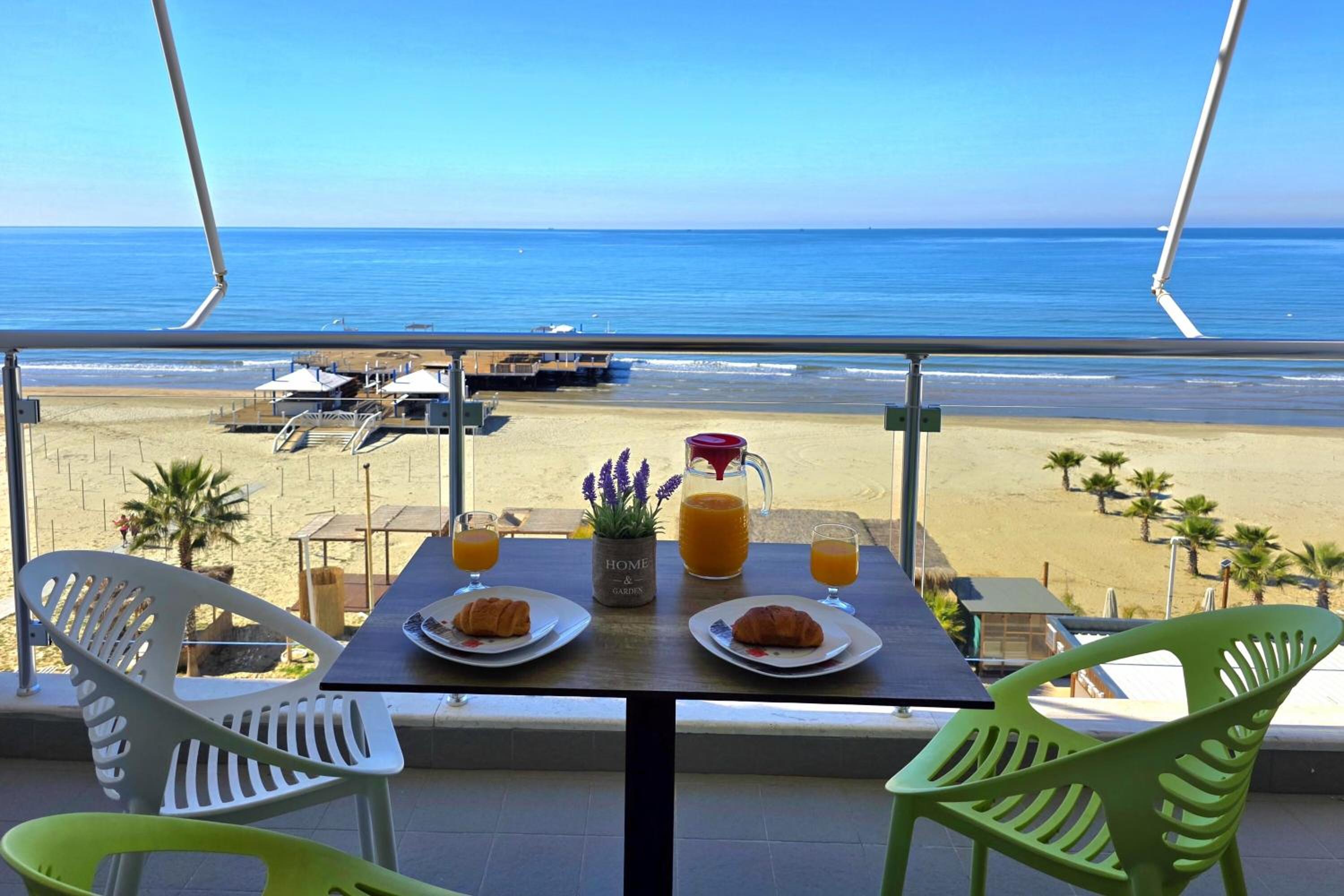 Brisa Del Mar Beachfront Apartment 116 - Happy Rentals