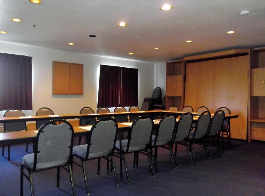 Amerihost Inn  Suites Fulton - Property Image 2