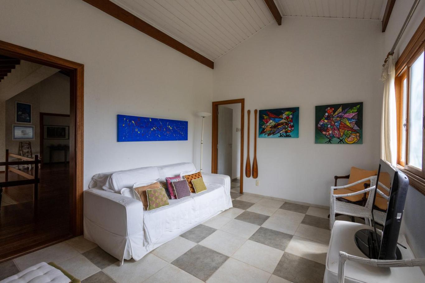 Casa Alto Padrão com 5 Suítes, Piscina e Hidro