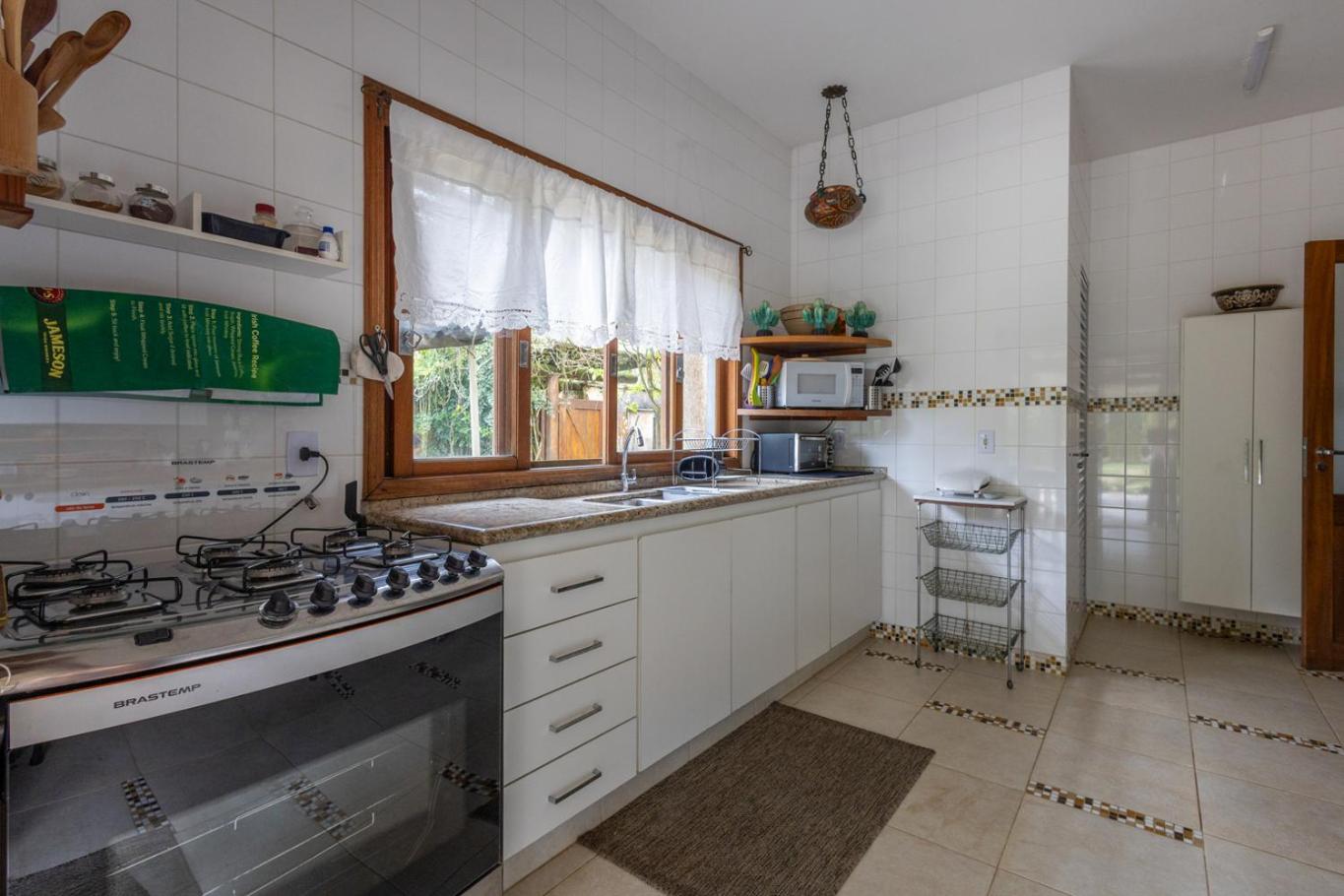 Casa Alto Padrão com 5 Suítes, Piscina e Hidro