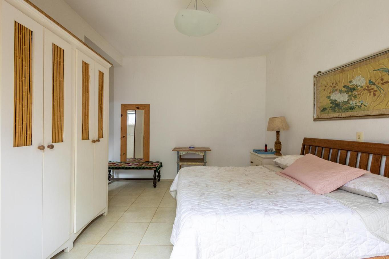 Casa Alto Padrão com 5 Suítes, Piscina e Hidro