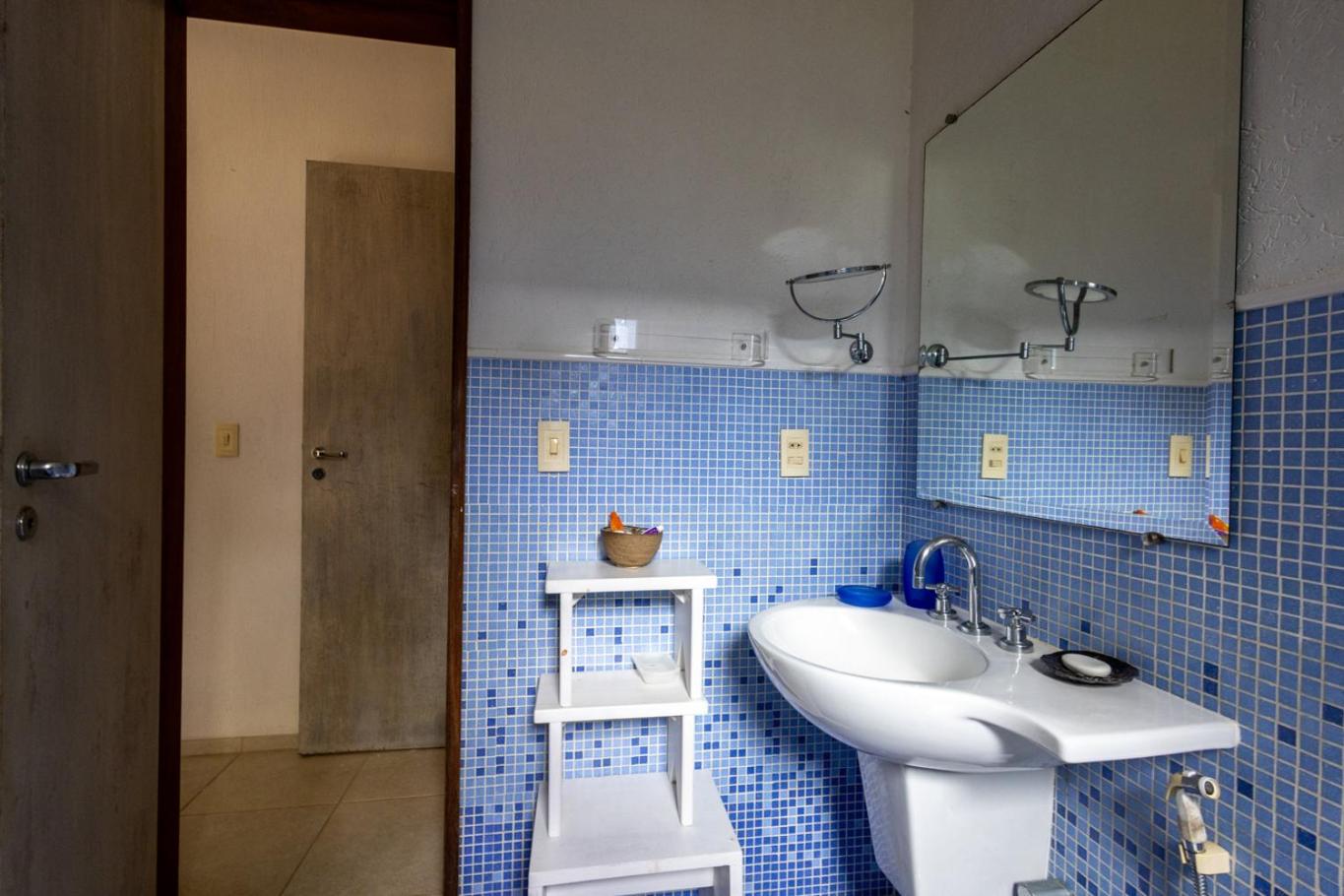 Casa Alto Padrão com 5 Suítes, Piscina e Hidro