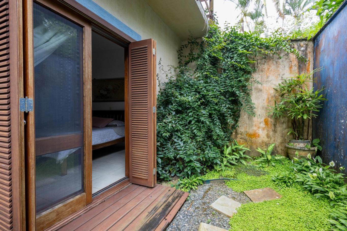 Casa Alto Padrão com 5 Suítes, Piscina e Hidro