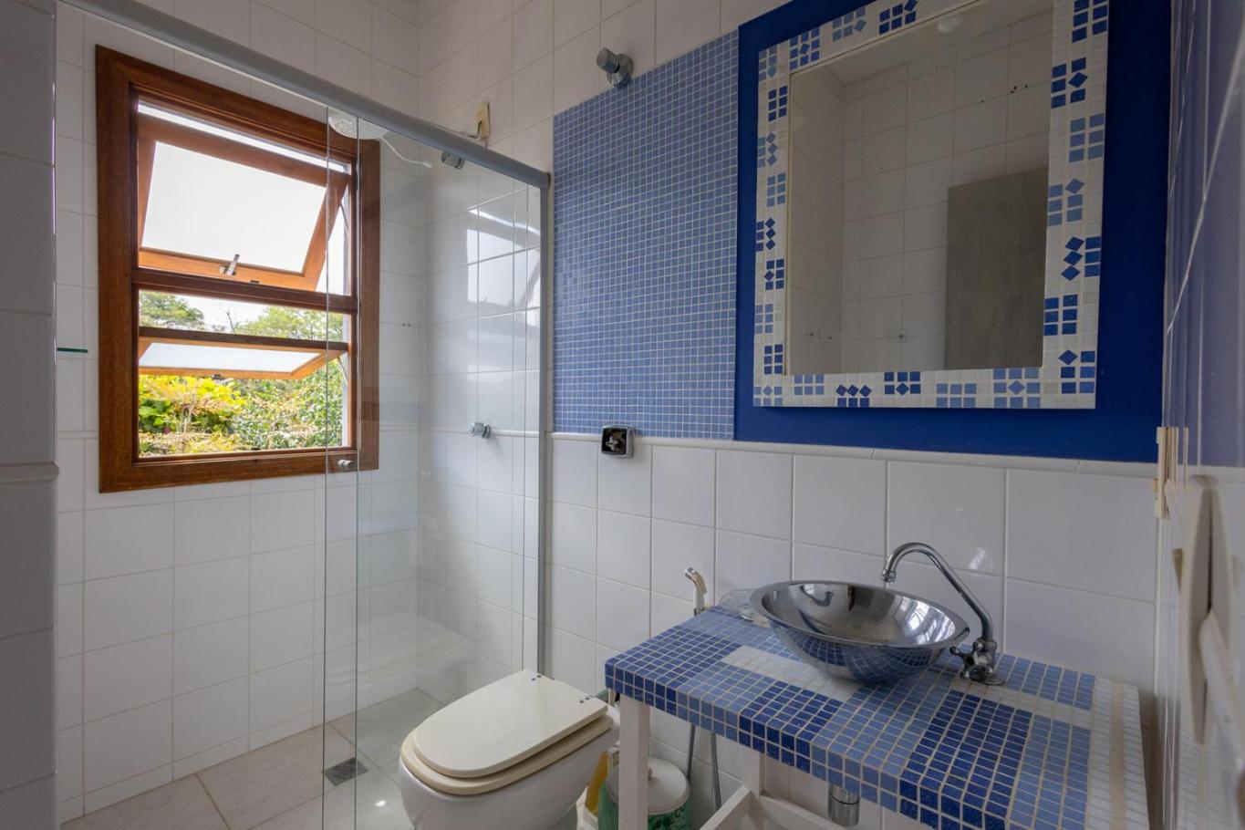 Casa Alto Padrão com 5 Suítes, Piscina e Hidro