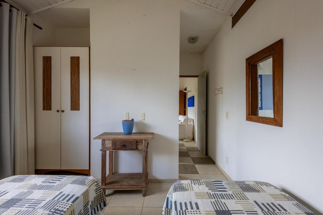 Casa Alto Padrão com 5 Suítes, Piscina e Hidro