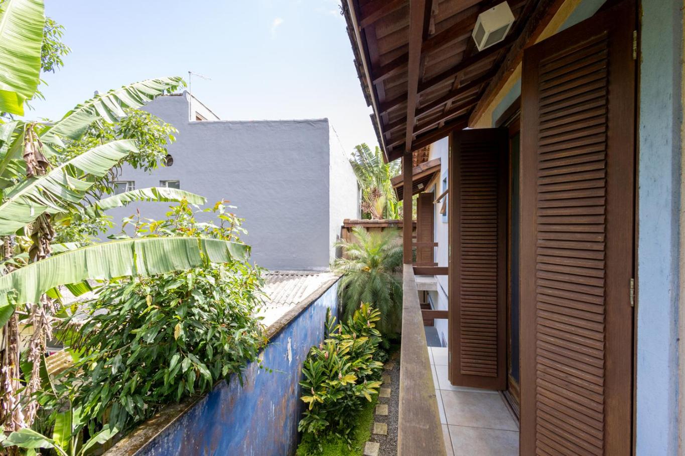 Casa Alto Padrão com 5 Suítes, Piscina e Hidro