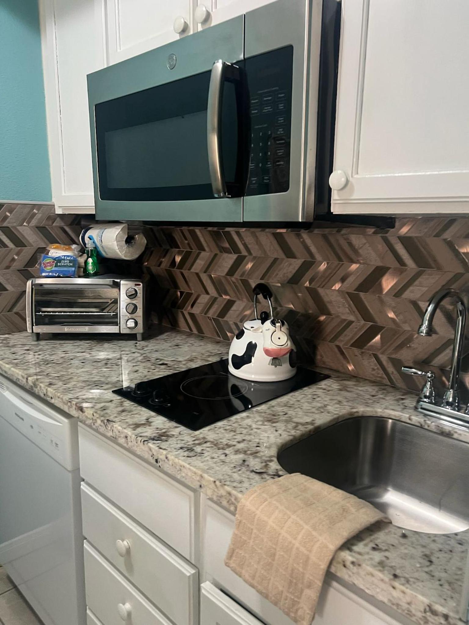 Ocean Views - Heated Pool - Hot Tub - Corner Unit - steps to beach - SS 29