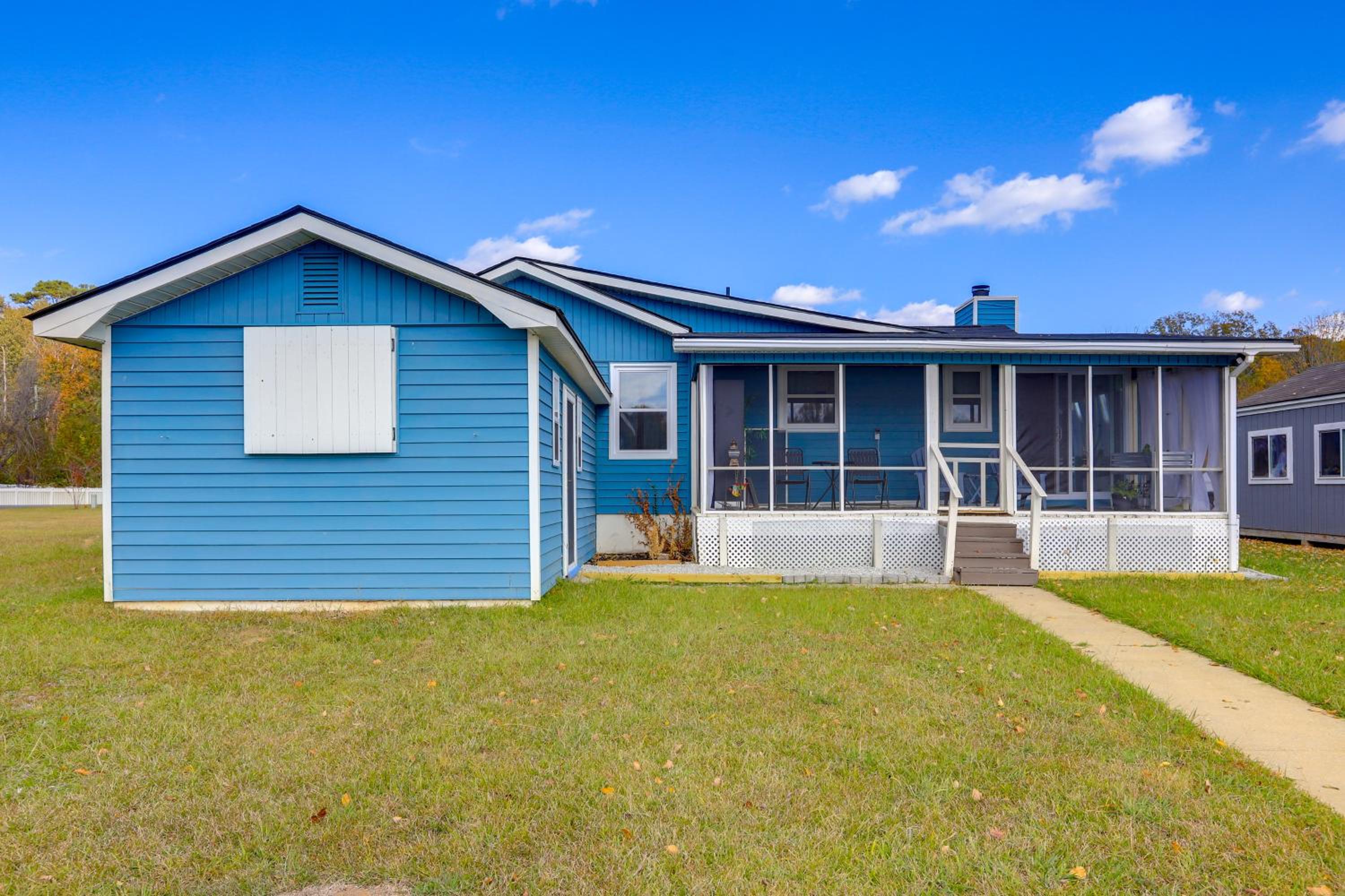 Lakefront Getaway with Dock and Views in Macon!