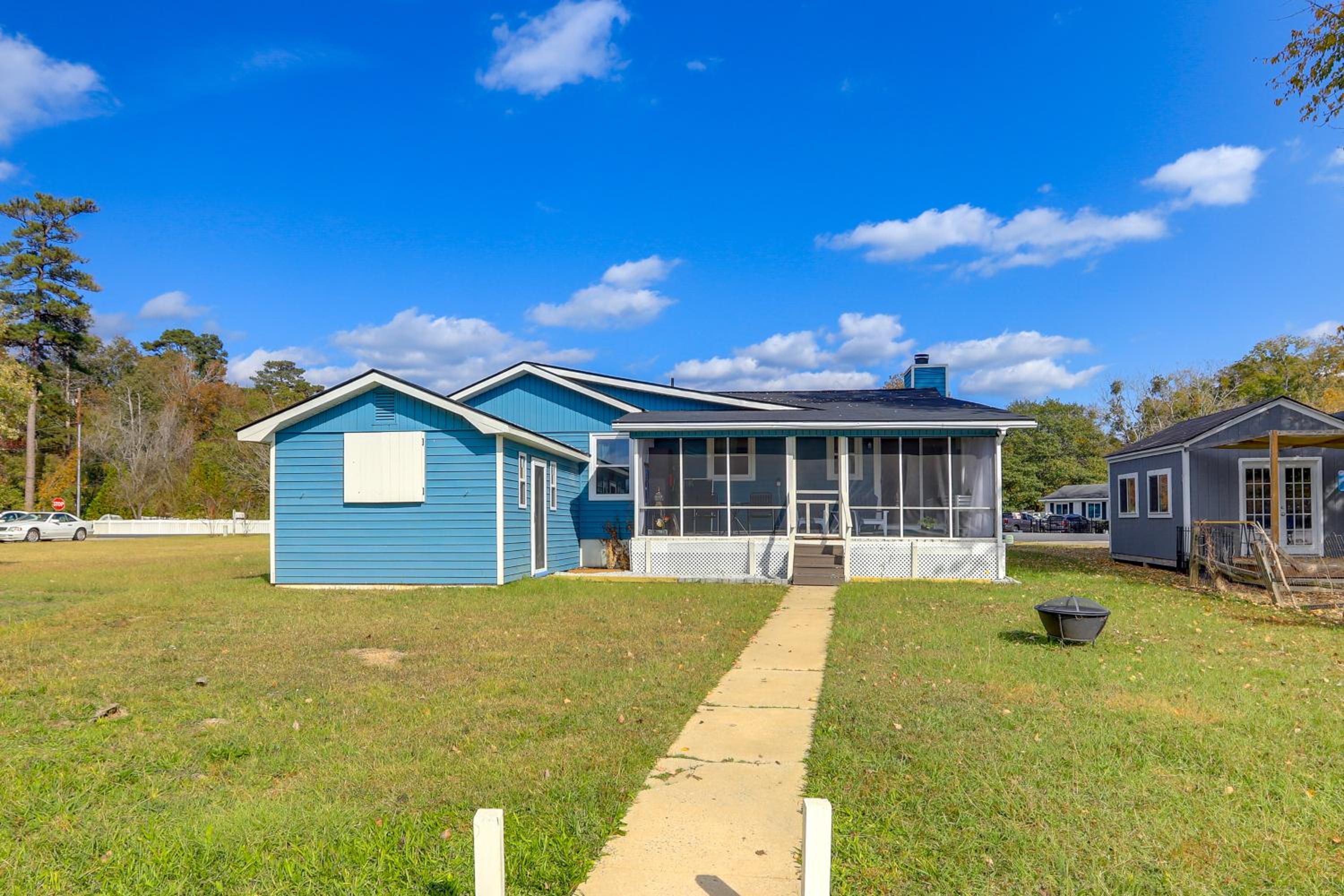 Lakefront Getaway with Dock and Views in Macon!