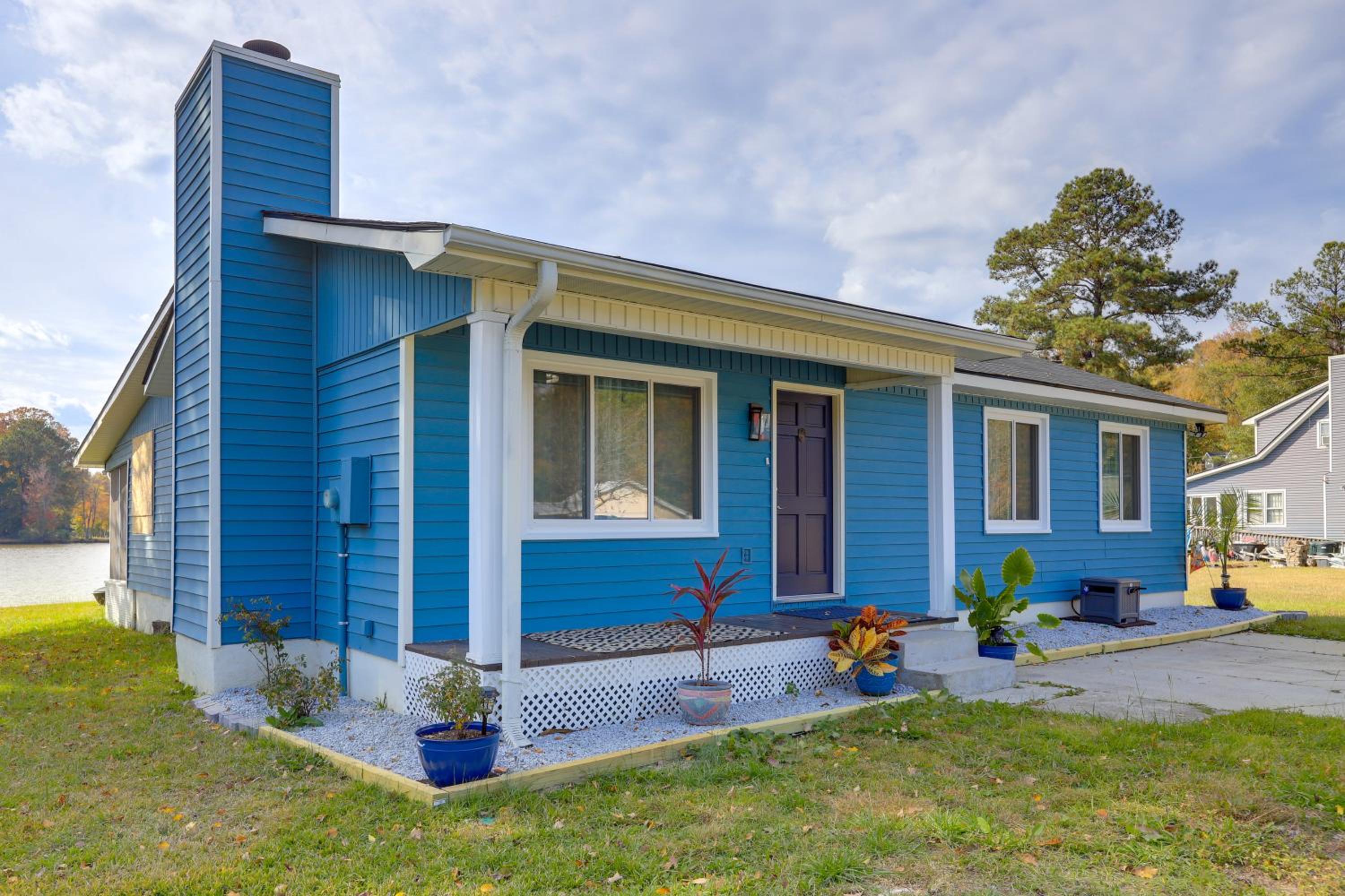 Lakefront Getaway with Dock and Views in Macon!